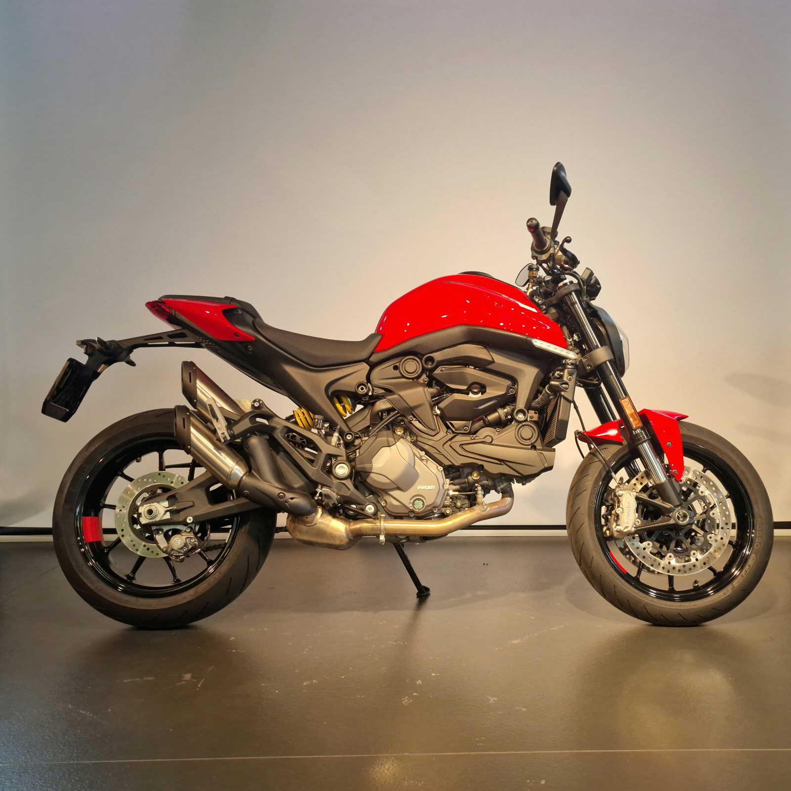 DUCATI Monster + 937 Frisch ab Service und MFK inklusive 1 Jahr Occasionsgarantie-showroom-element-2