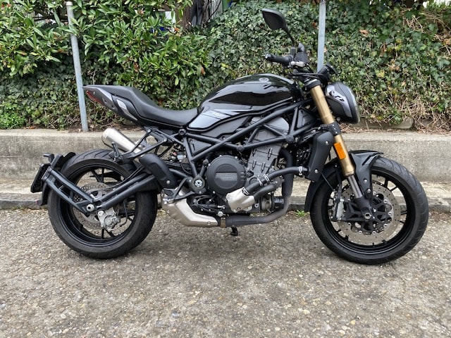 BENELLI 752 S-showroom-element-3
