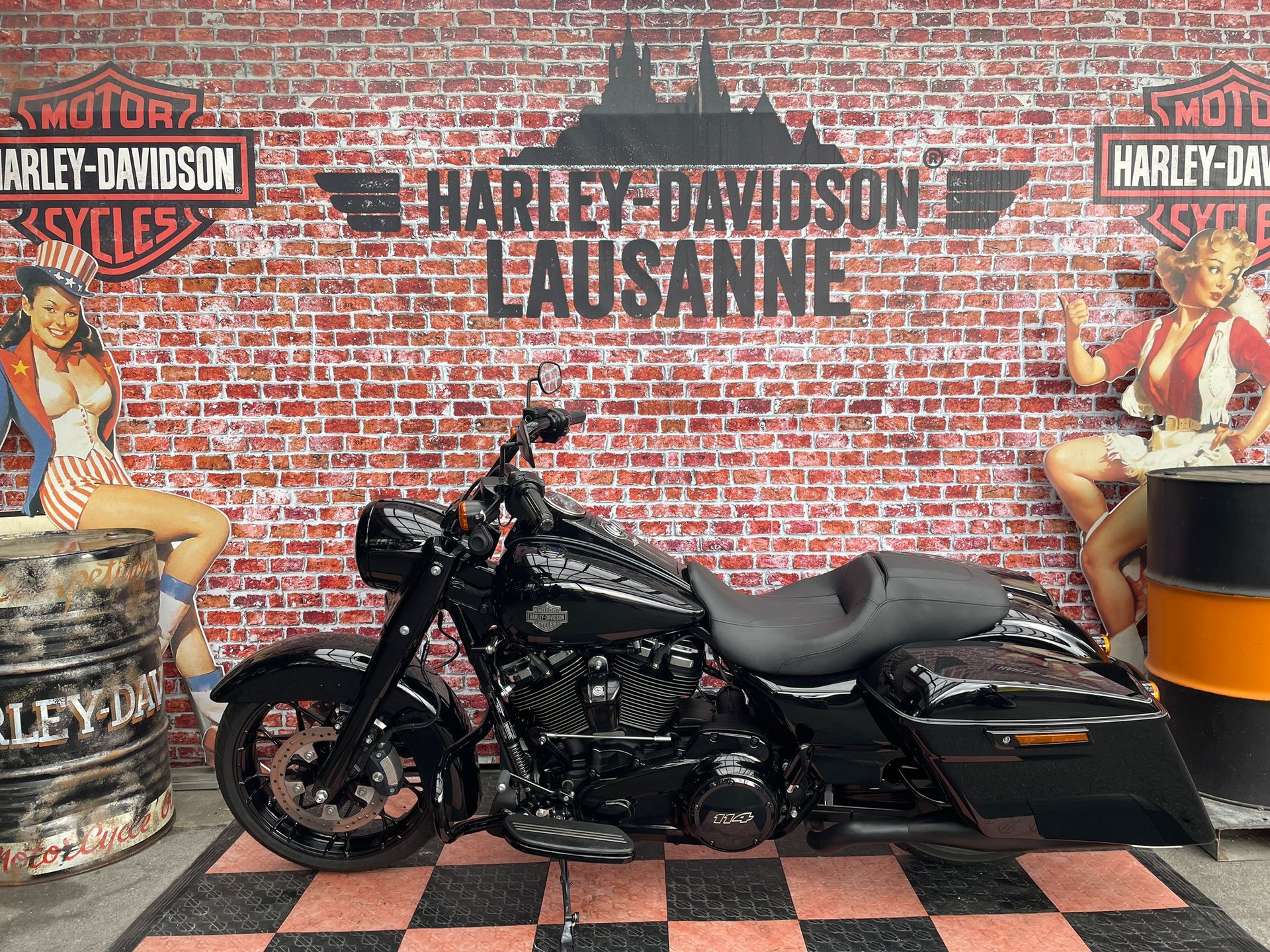 HARLEY-DAVIDSON FLHRXS Road King Special 114-showroom-element-1