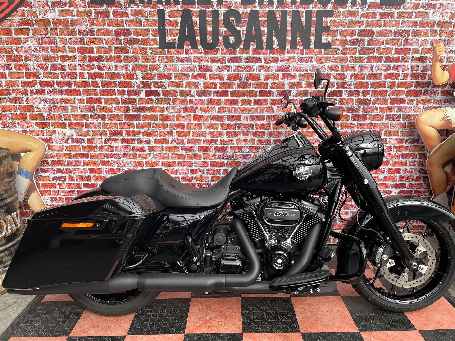 HARLEY-DAVIDSON FLHRXS Road King Special 114-showroom-element-2