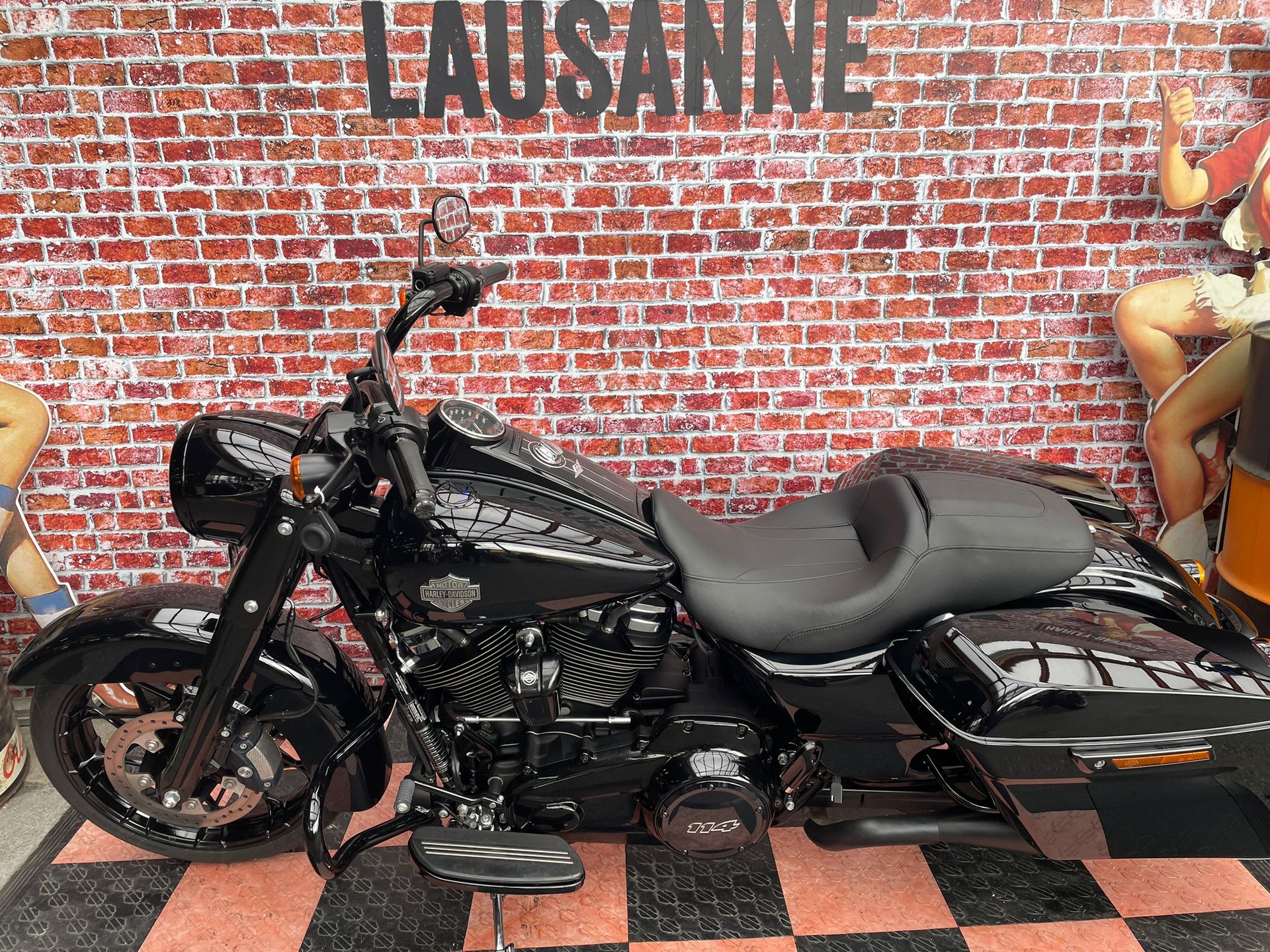 HARLEY-DAVIDSON FLHRXS Road King Special 114-showroom-element-3