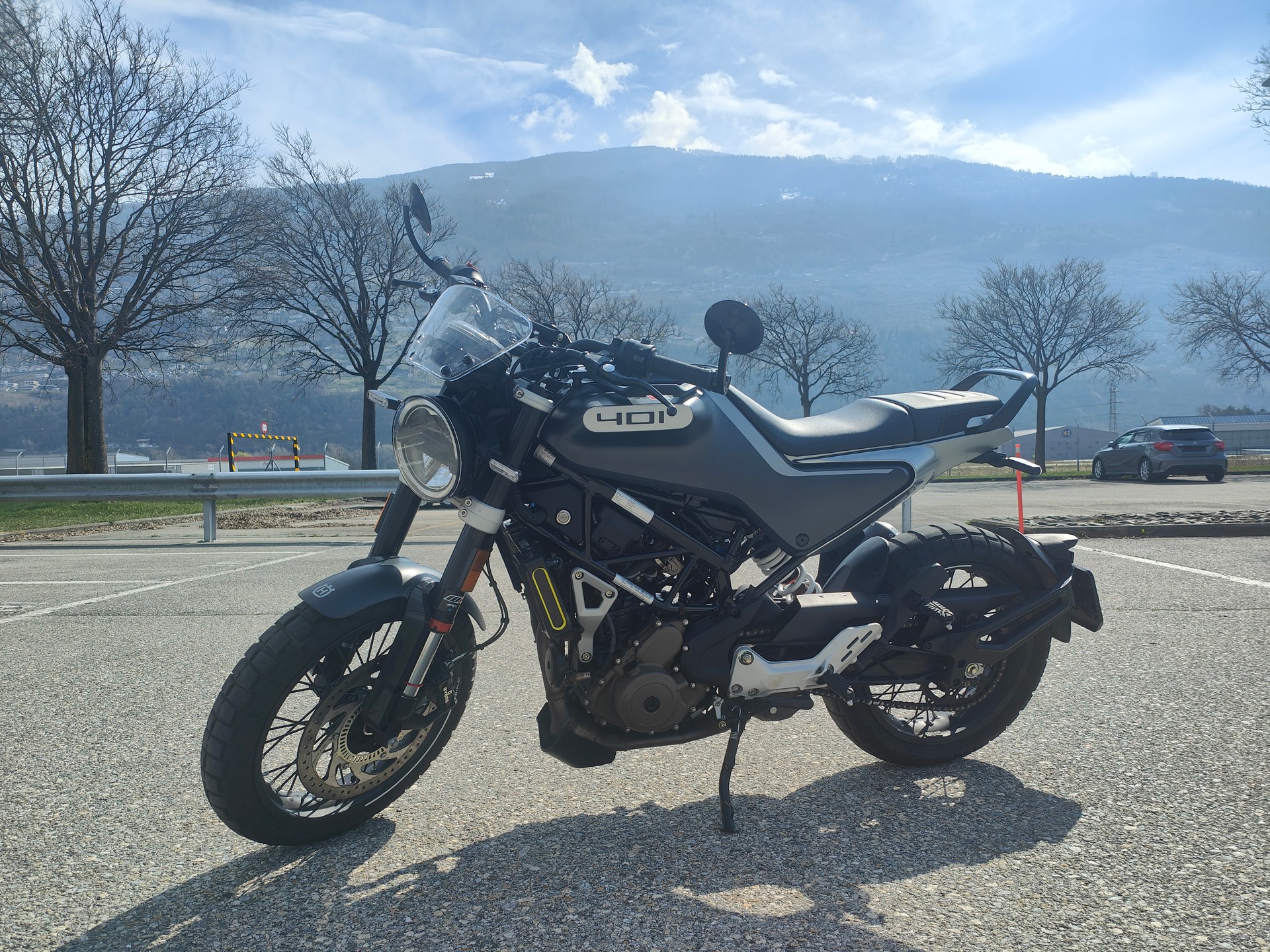 HUSQVARNA Svartpilen 401