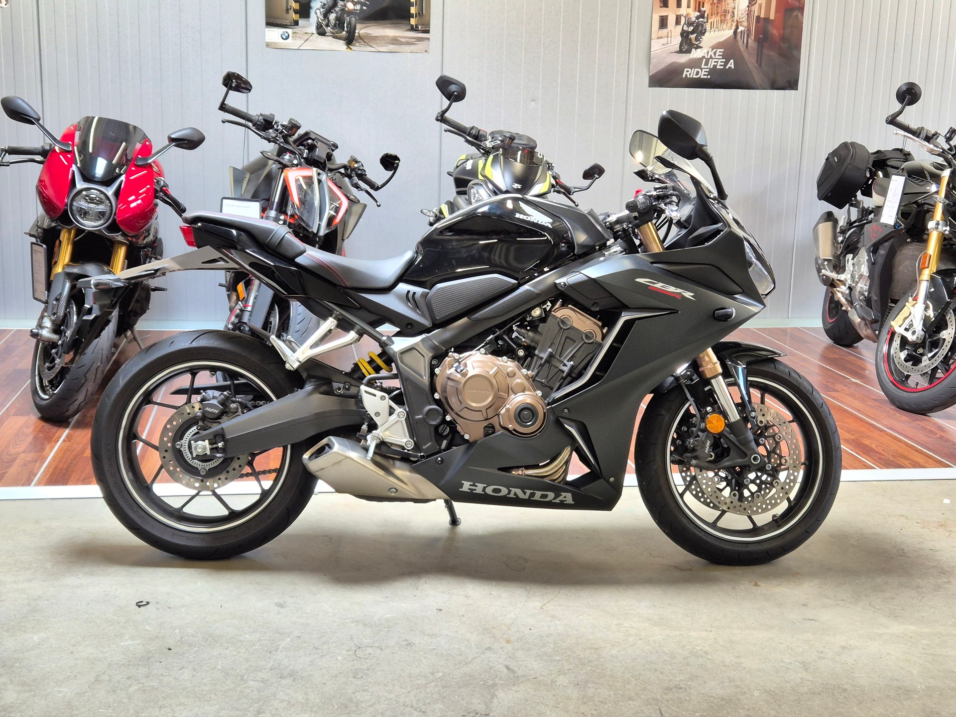 HONDA CBR 650 R ABS-showroom-element-3