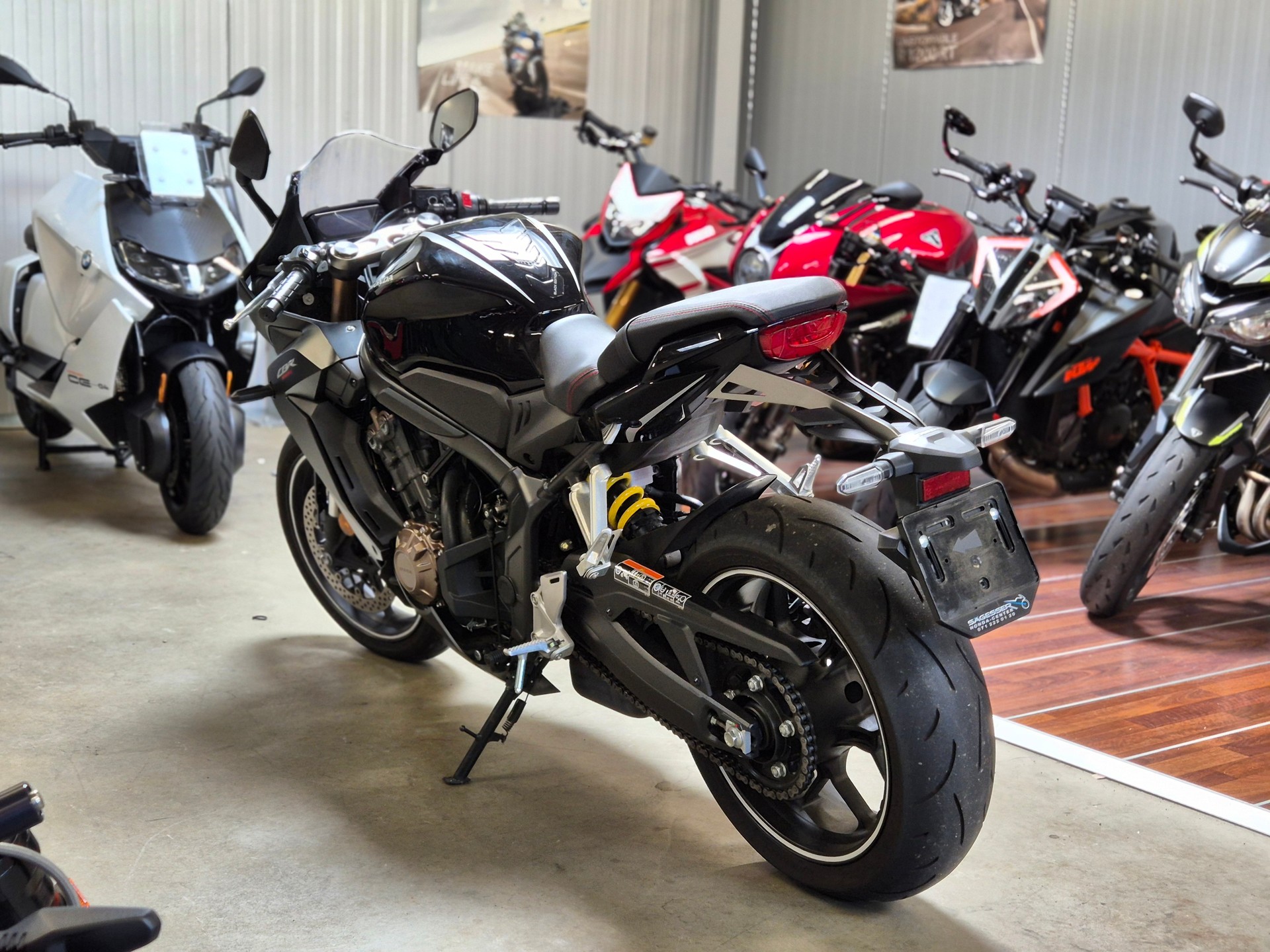 HONDA CBR 650 R ABS-showroom-element-2
