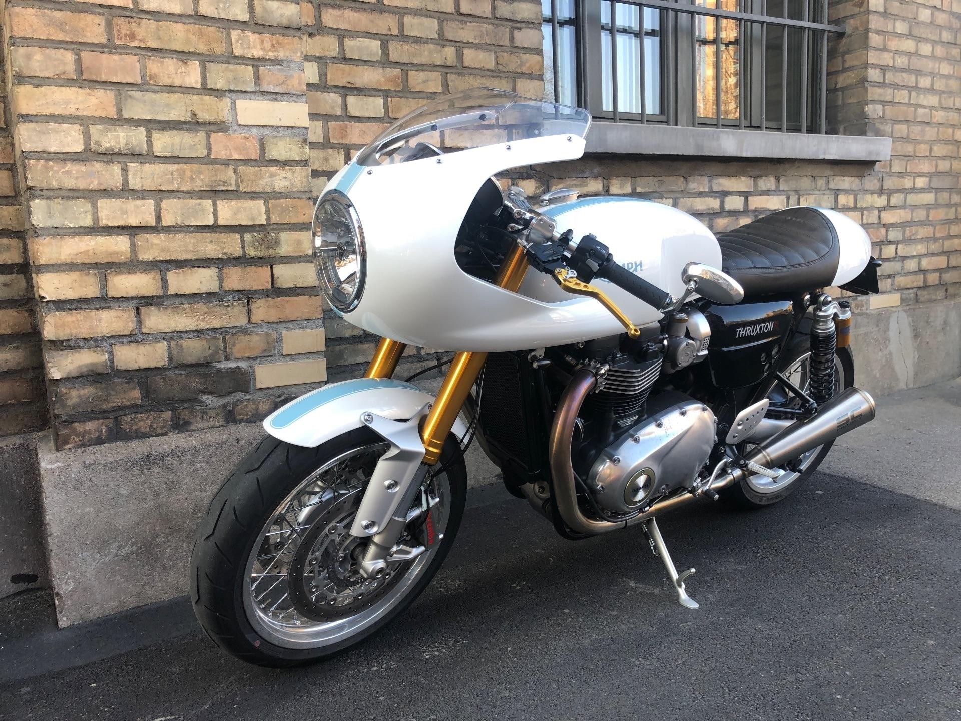 TRIUMPH Thruxton 1200 R-showroom-element-3