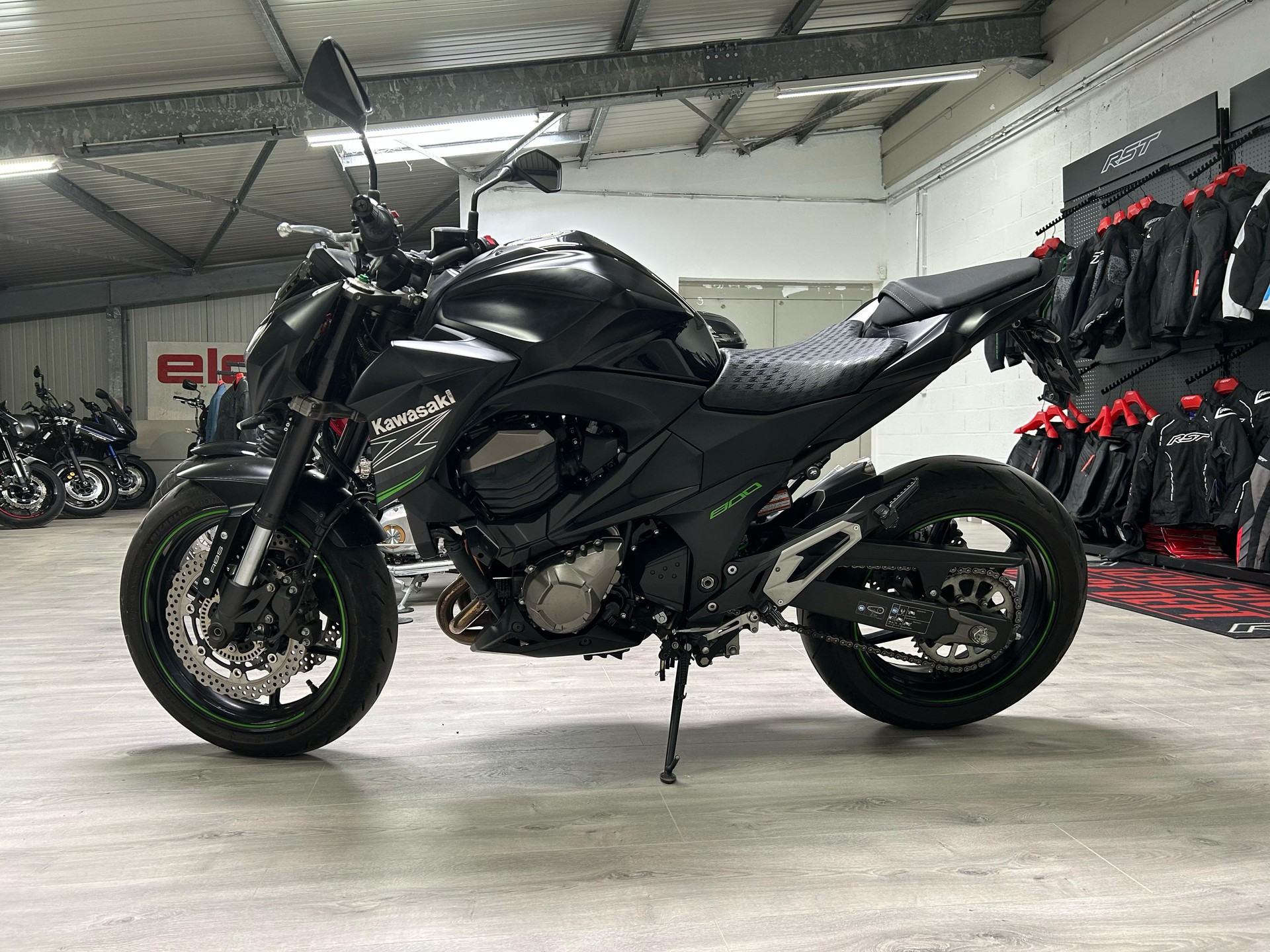 KAWASAKI Z 800 e version ABS-showroom-element-2