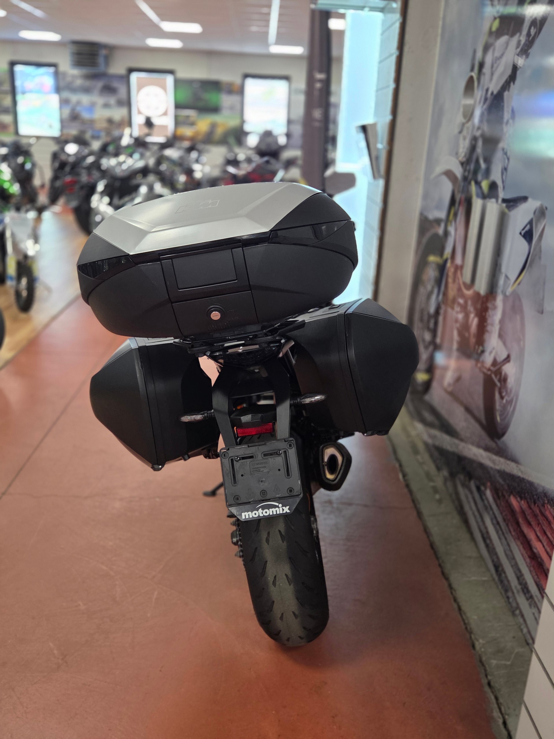 KTM 1290 Super Duke GT-showroom-element-3