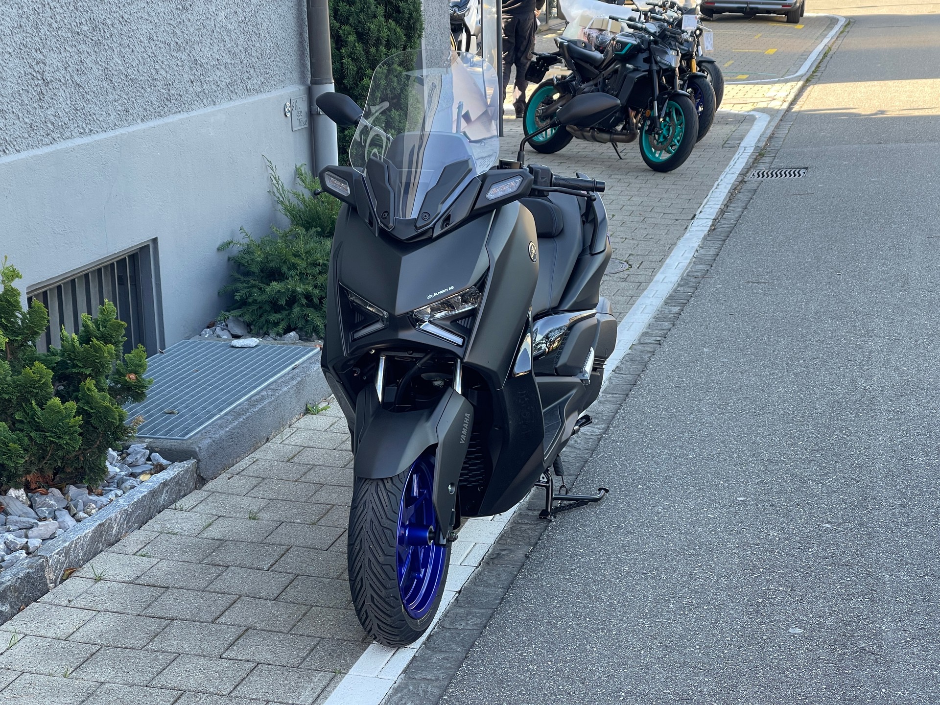 YAMAHA X-Max 300-showroom-element-1