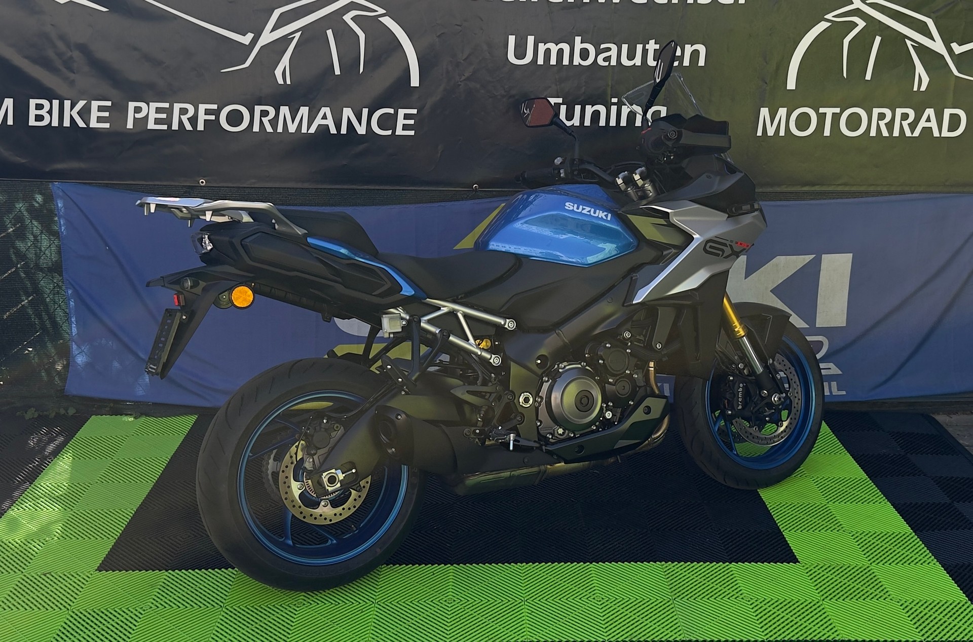 SUZUKI GSX-S 1000 GX-showroom-element-1