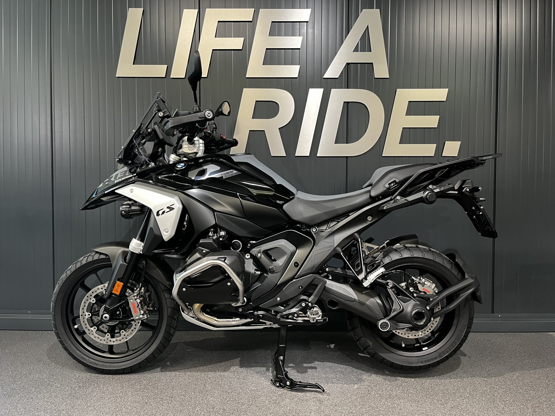 BMW R 1300 GS Triple Black-showroom-element-2