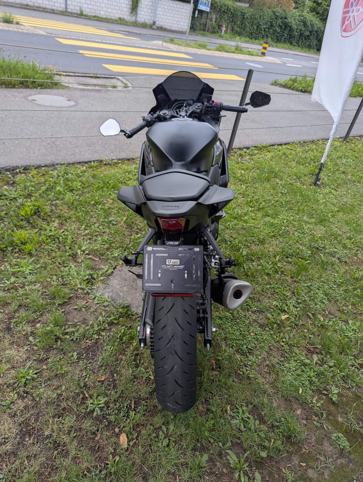 YAMAHA YZF-R3-image-3