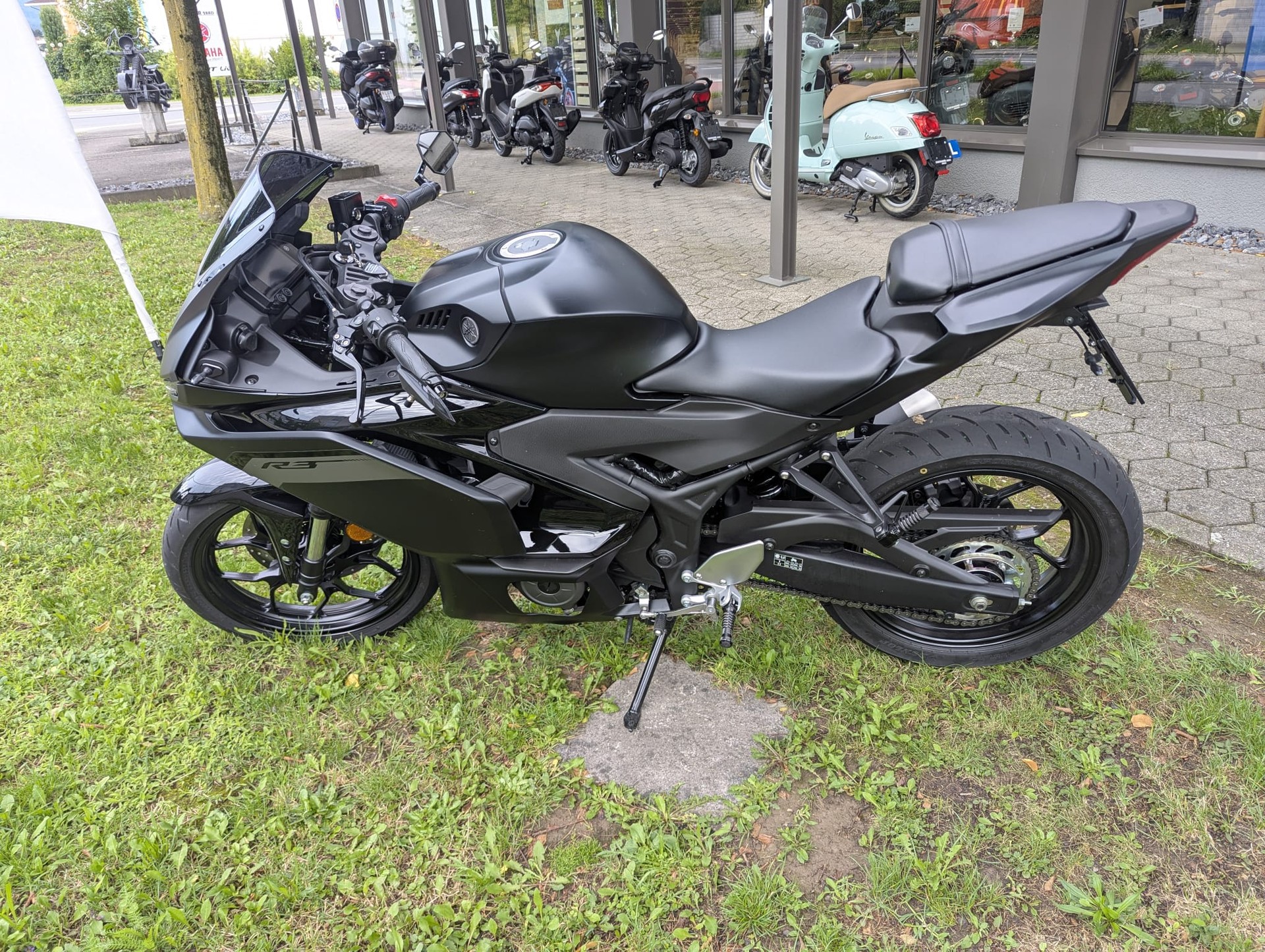 YAMAHA YZF-R3-image-1