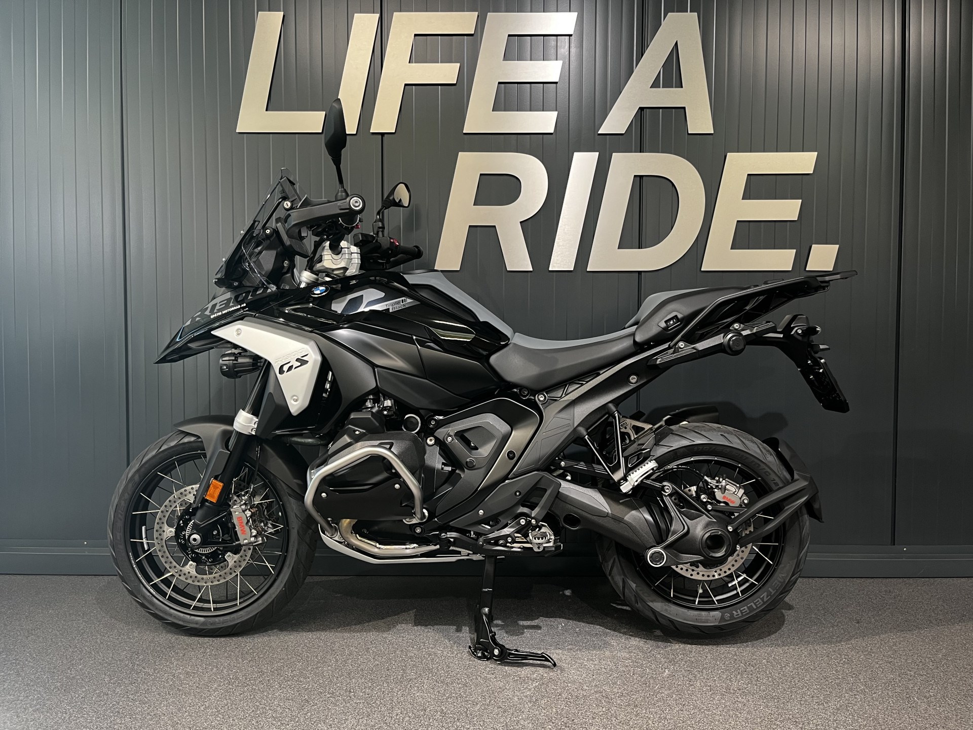 BMW R 1300 GS Triple Black - Inklusive Service-Paket 3 Jahre / 30'000km!-image-2