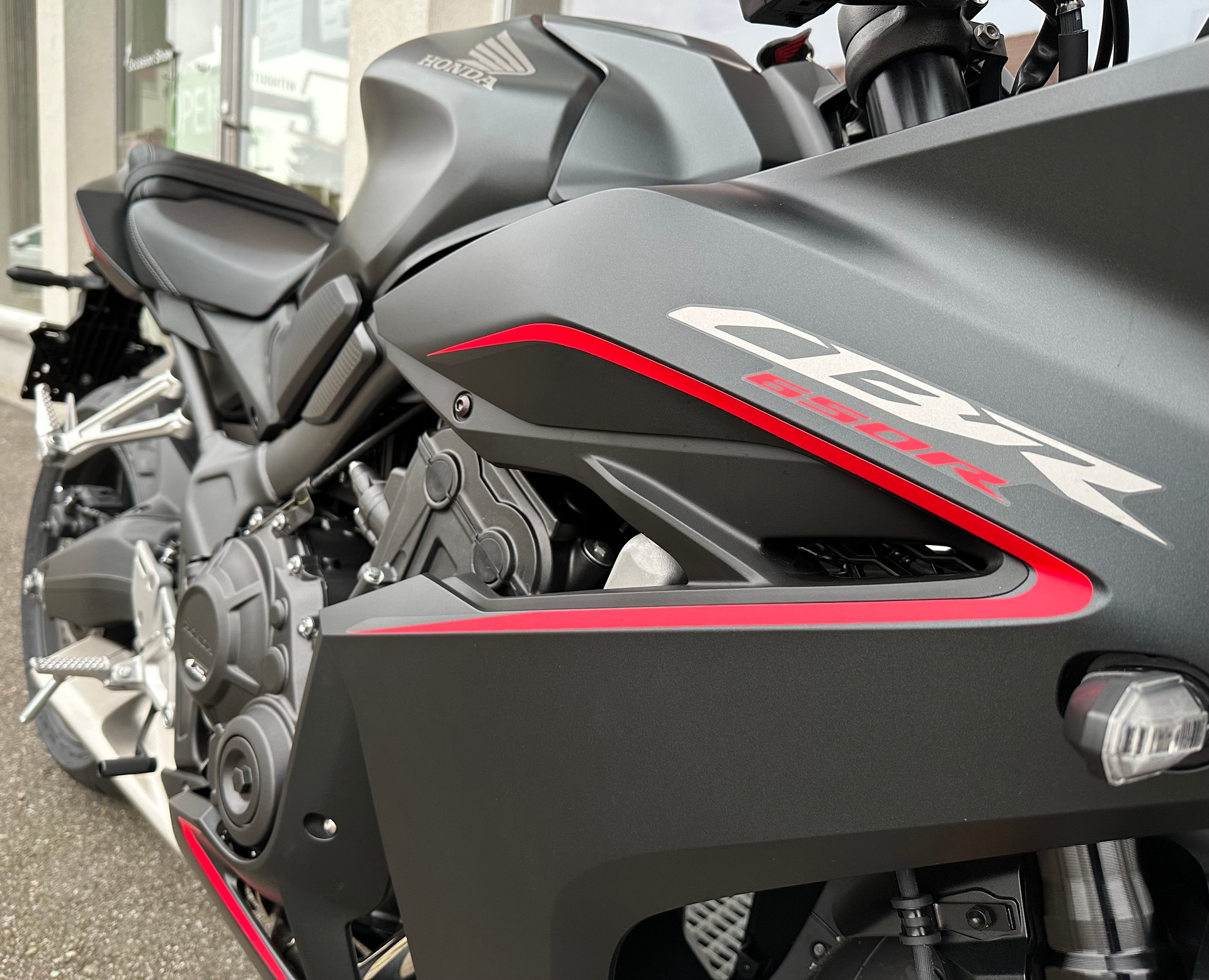 HONDA CBR 650 R-showroom-element-3