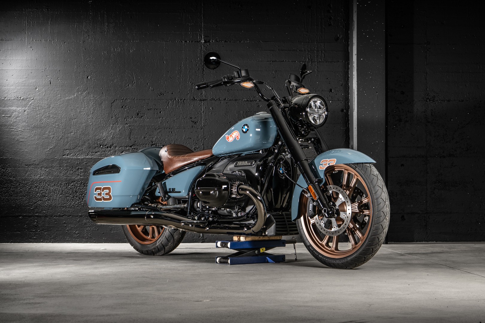 BMW Roctane-showroom-element-3