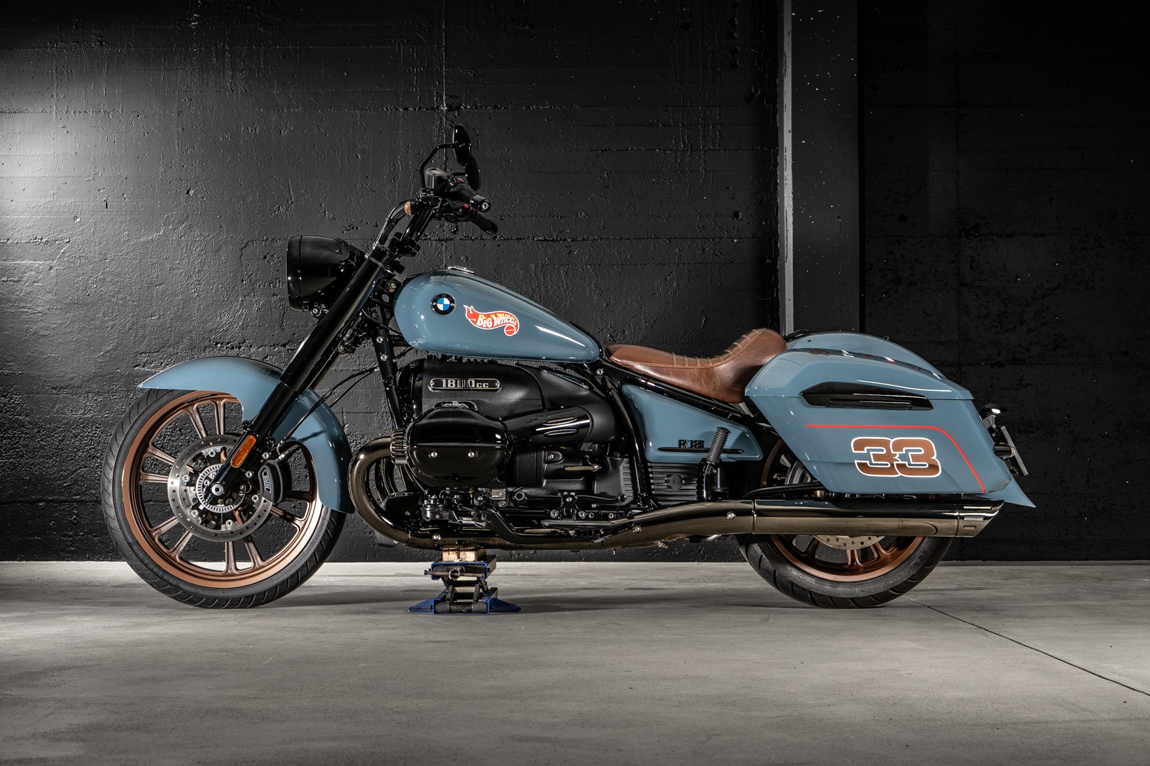 BMW Roctane-showroom-element-1
