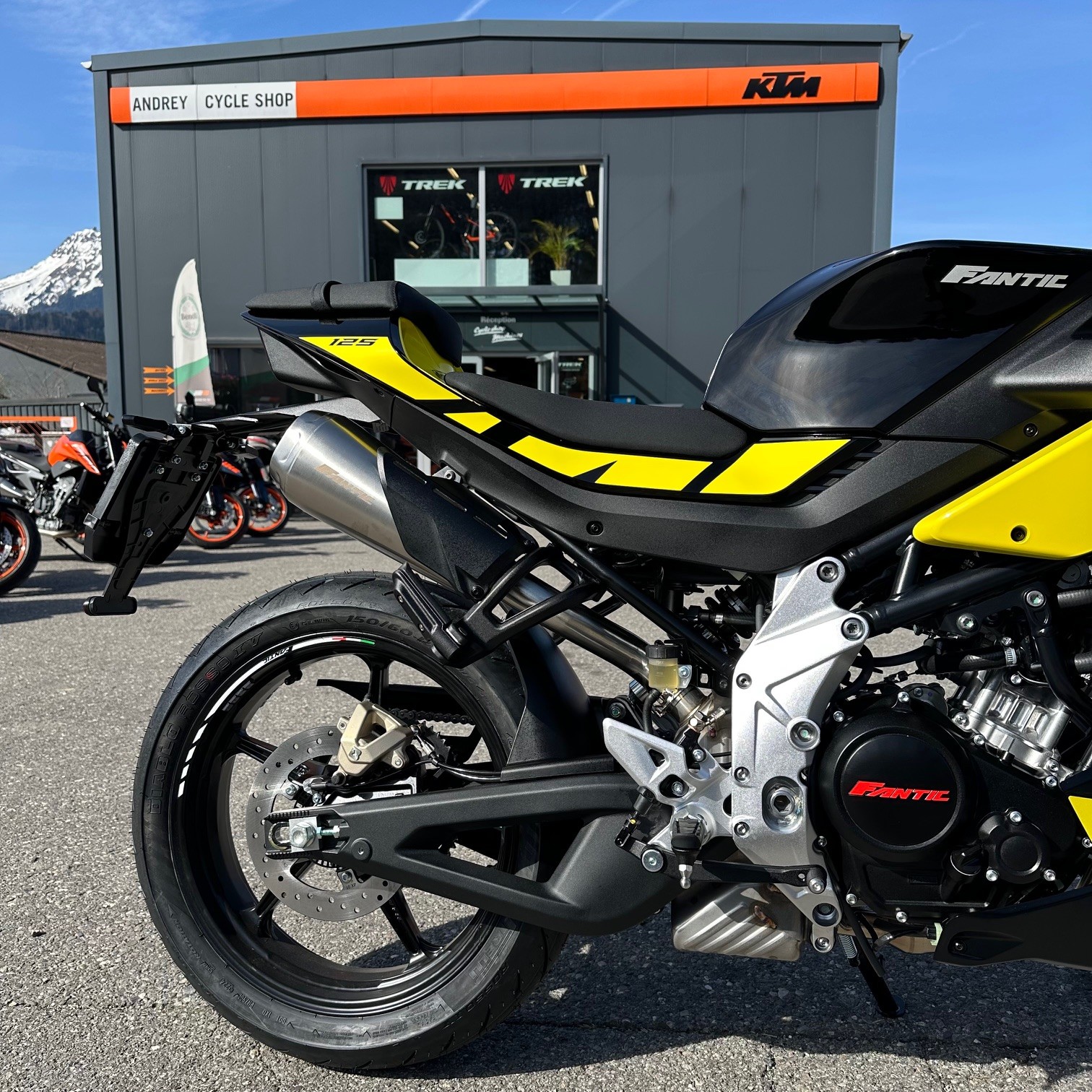 FANTIC STEALTH 125 2025-showroom-element-3