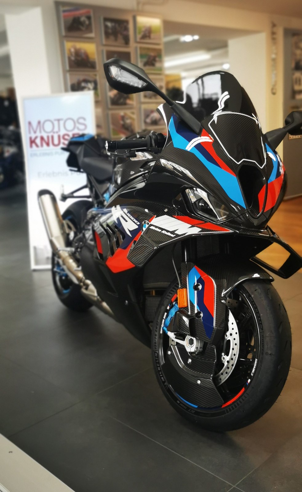 BMW M 1000 RR Competition-showroom-element-1
