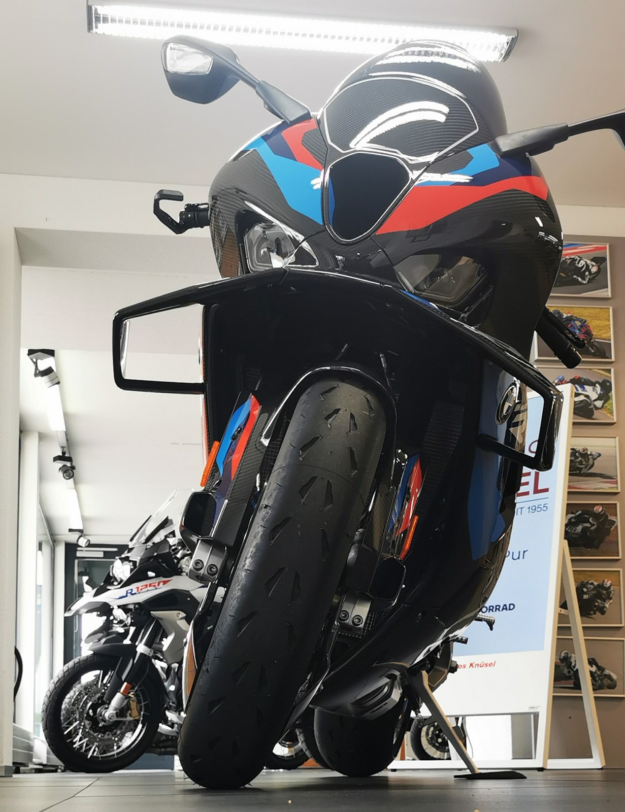 BMW M 1000 RR Competition-showroom-element-3