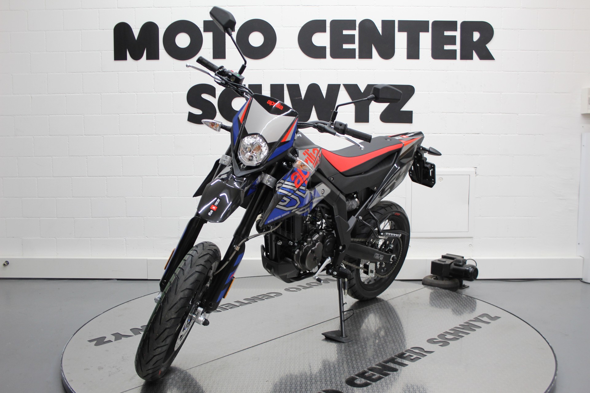 APRILIA SX 125-showroom-element-3