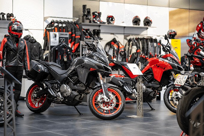 DUCATI Panigale V4 S-business-7