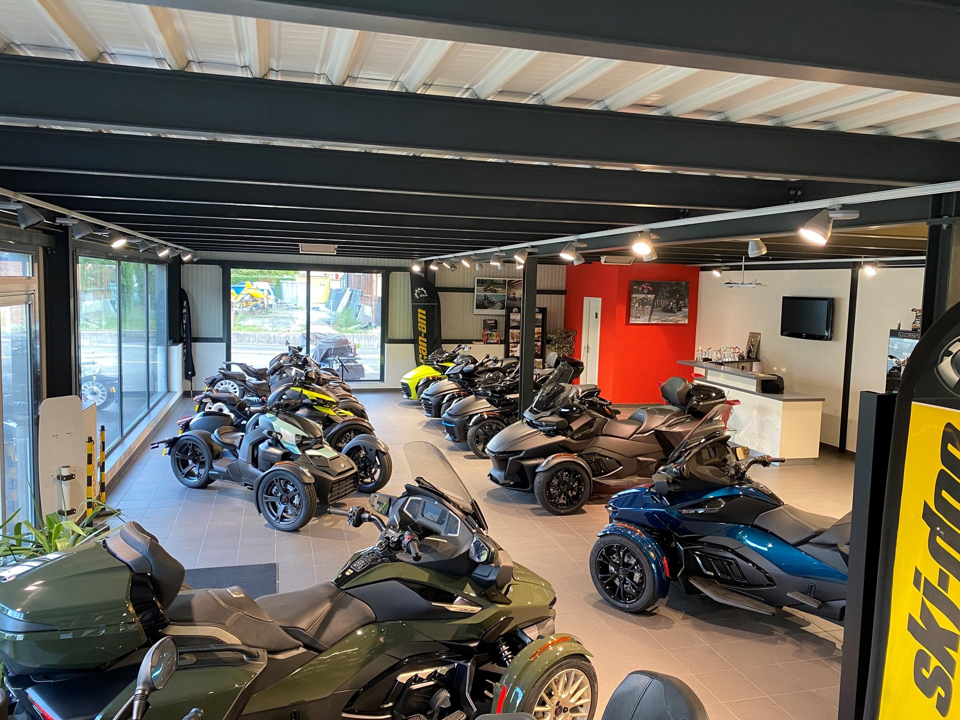 CAN-AM Spyder RT-LTD Dark Edition SE6-business-8