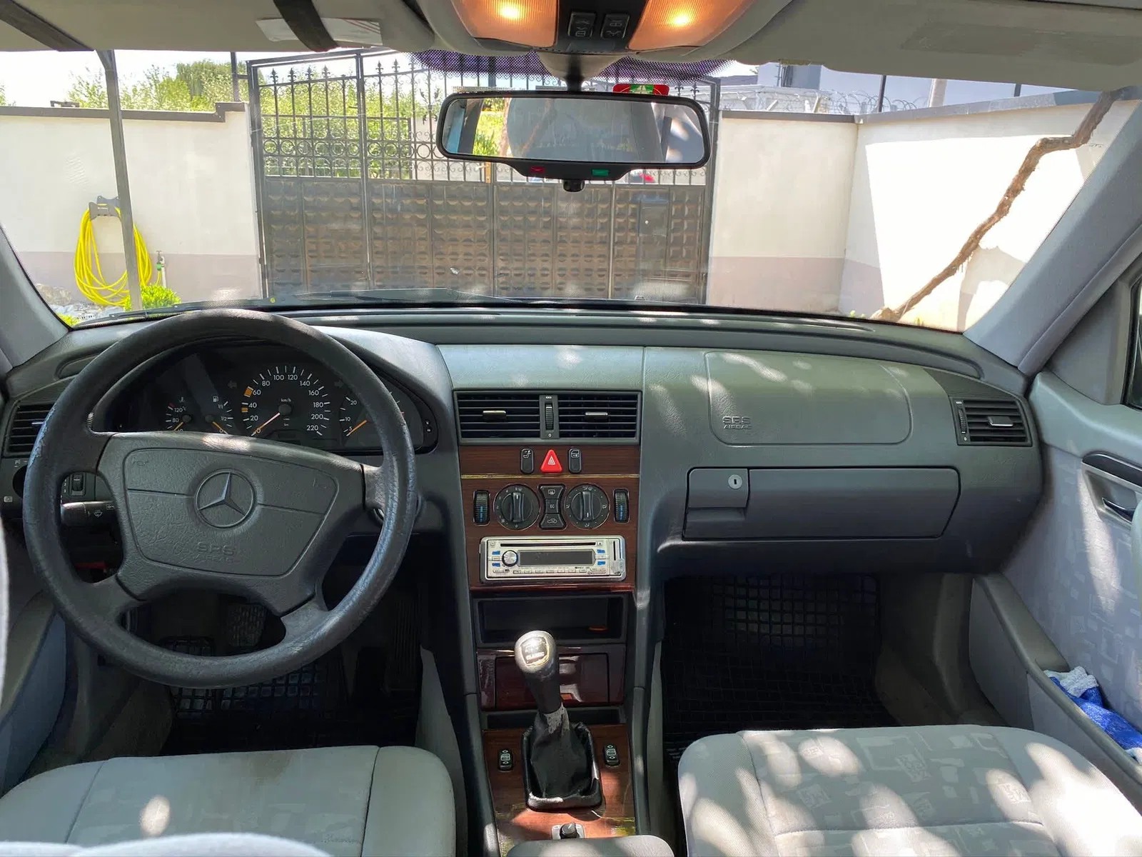 MERCEDES-BENZ C 250 TD Classic-image-10