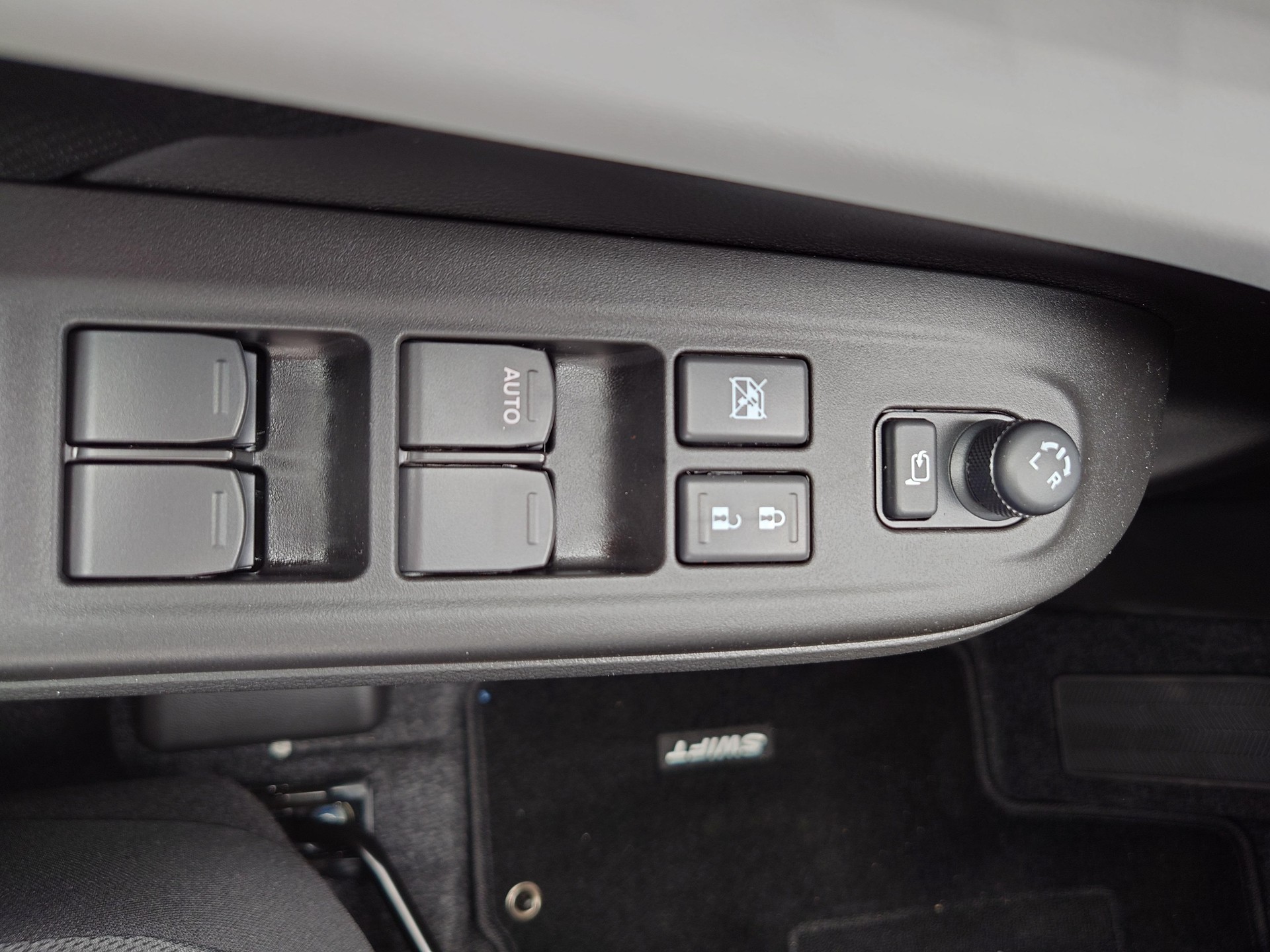 SUZUKI Swift 1.2 Tradizio Top Hybrid 4x4-image-9