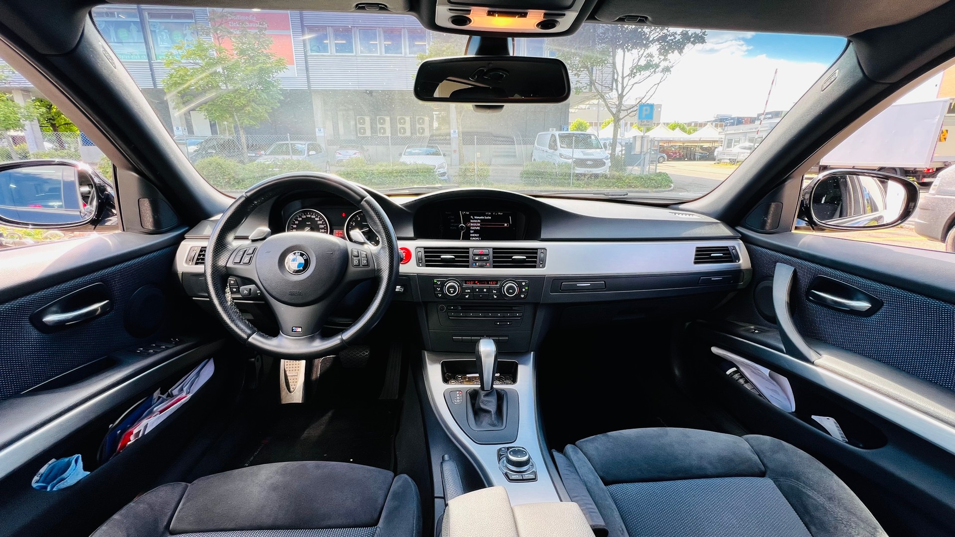 BMW 335i xDrive Touring Steptronic-image-17