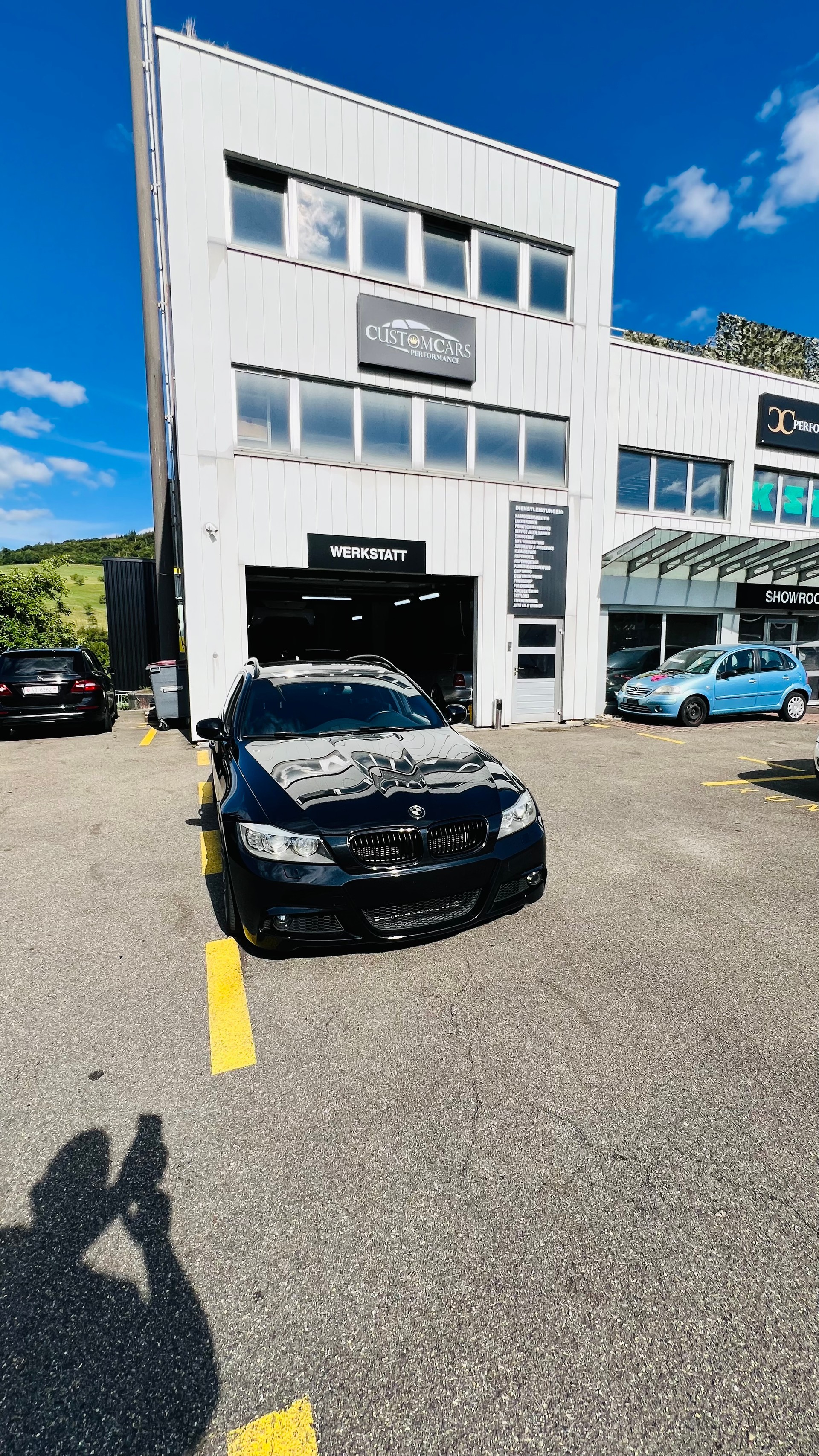 BMW 335i xDrive Touring Steptronic-showroom-element-1