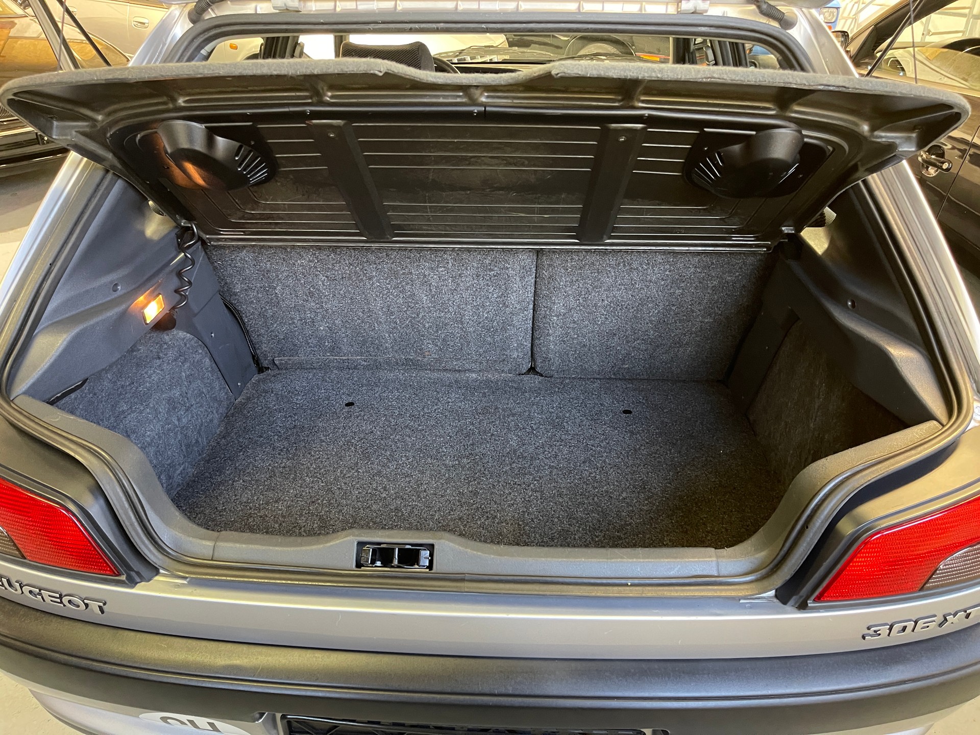 PEUGEOT 306 1.6 XT-image-10
