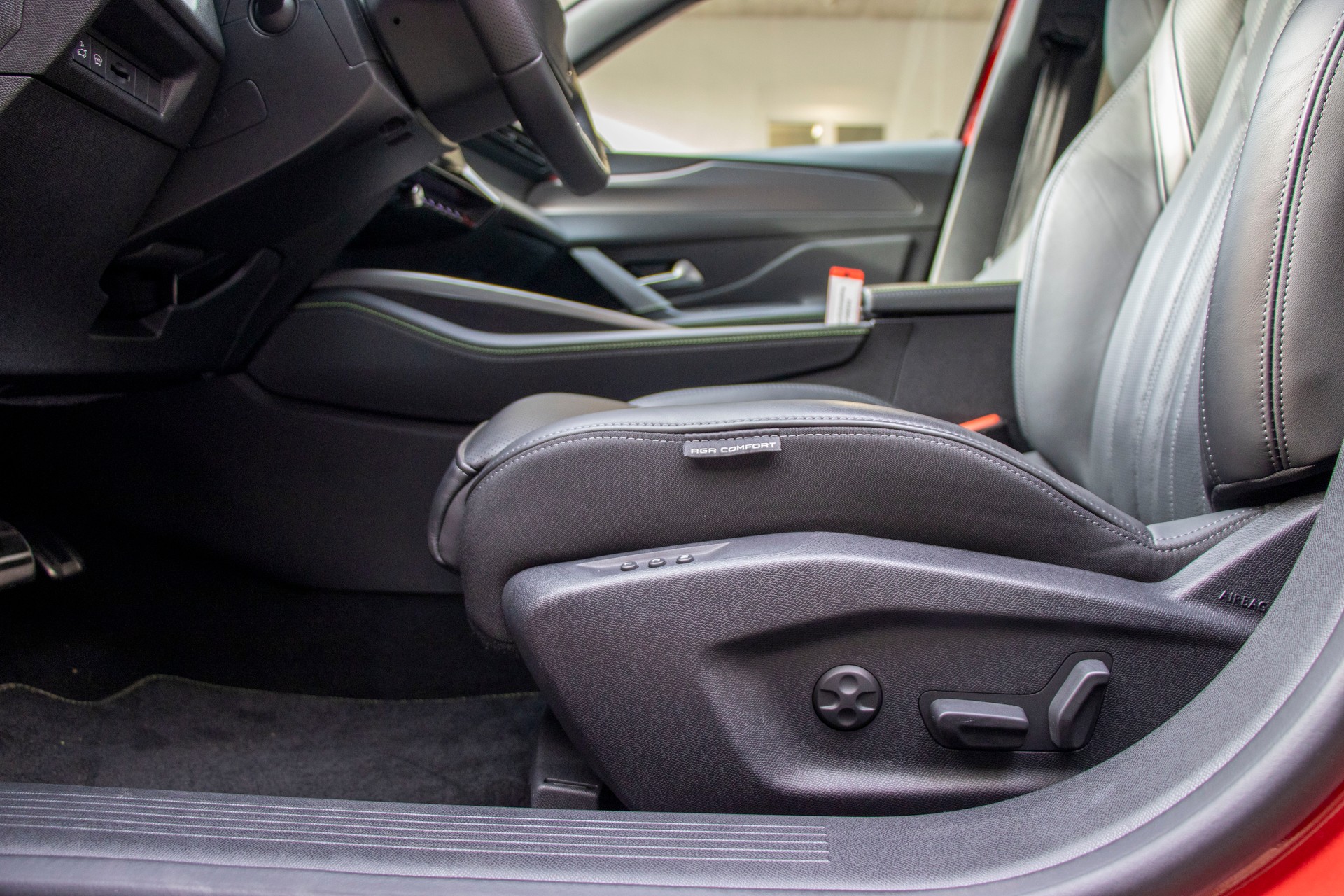 PEUGEOT 408 1.2 PureTech GT EAT8-image-7