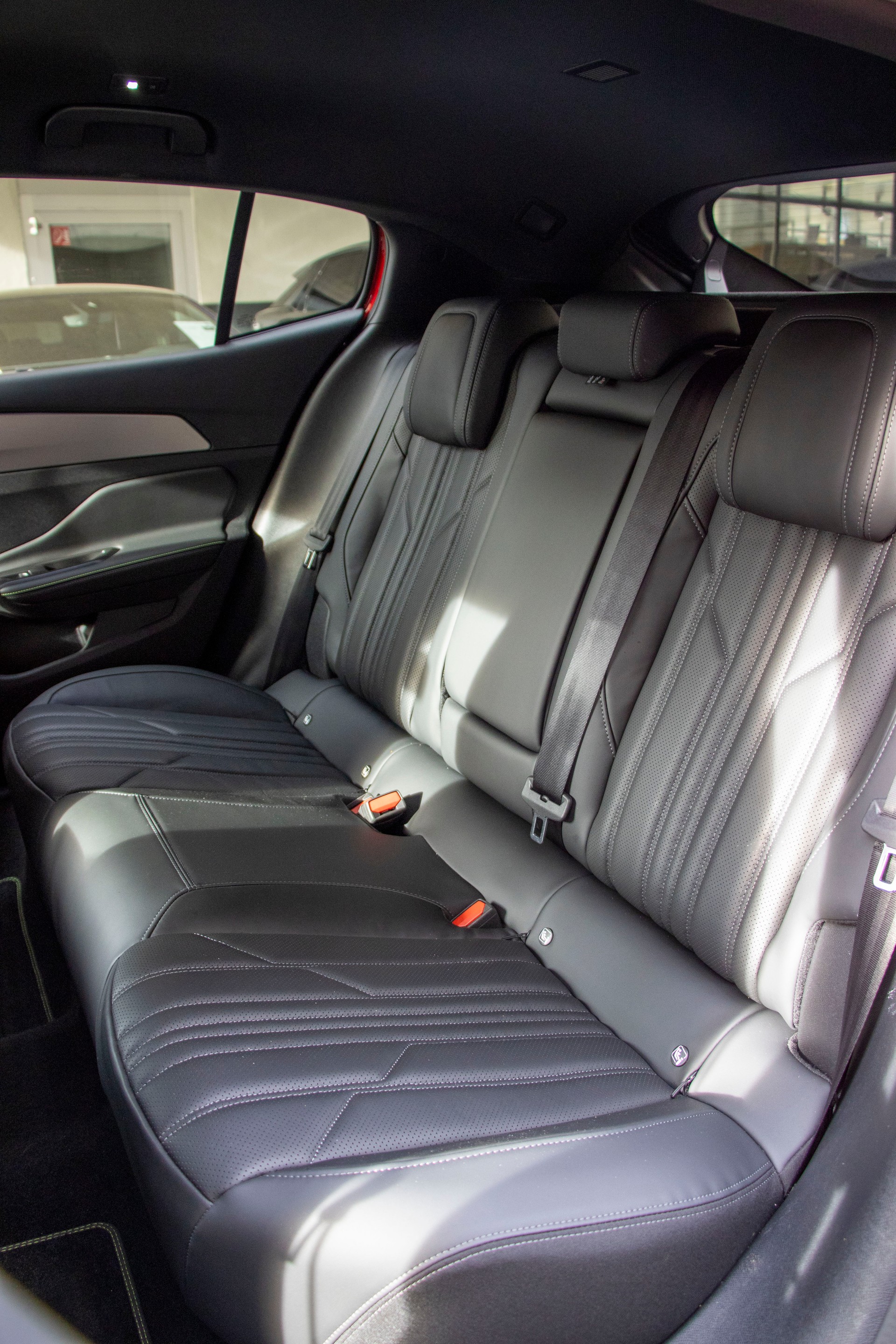 PEUGEOT 408 1.2 PureTech GT EAT8-image-8