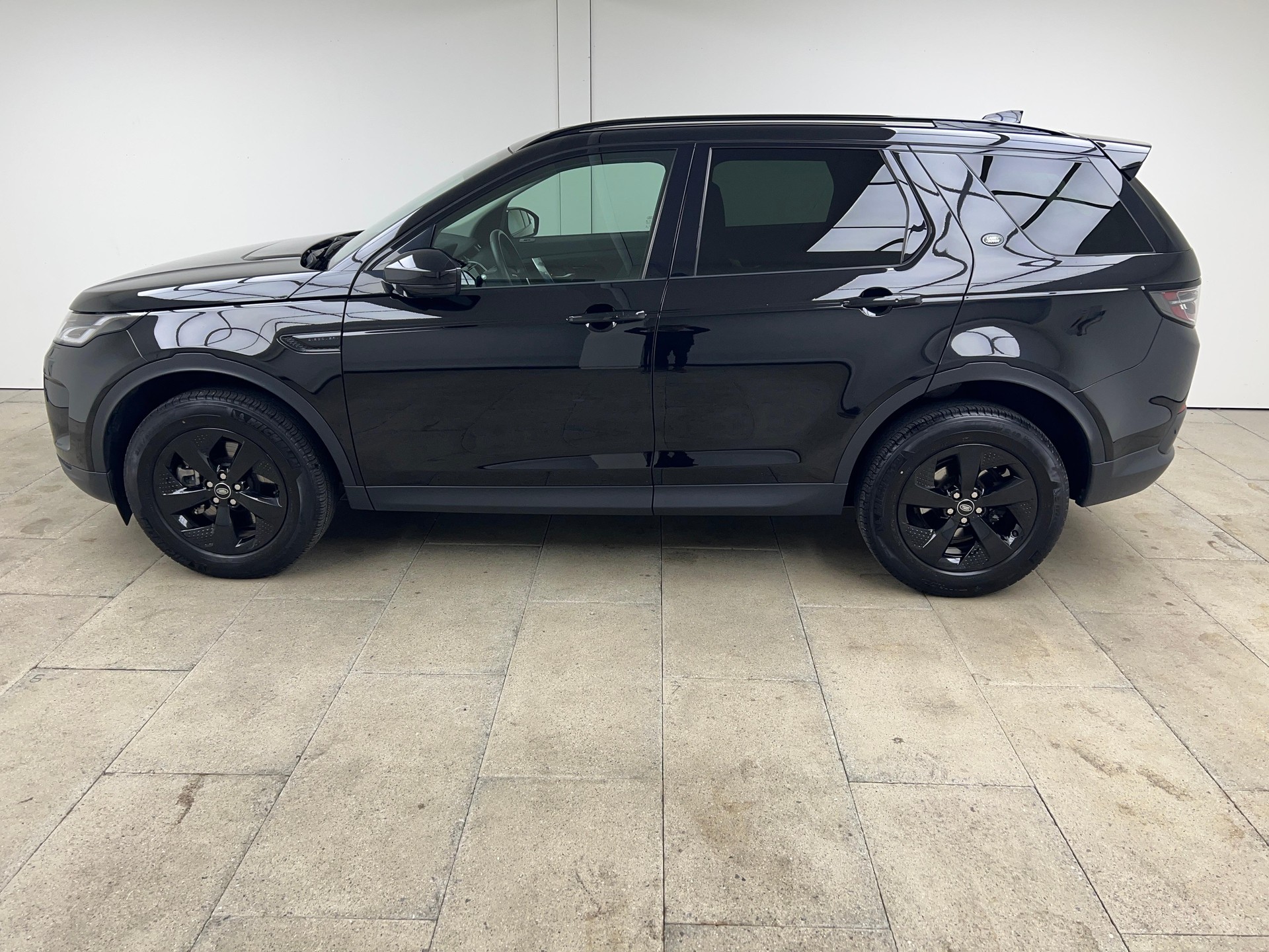 LAND ROVER Discovery Sport 2.0 SD4 200 SE / Jetzt mit attraktivem 1.99% Leasing-showroom-element-2