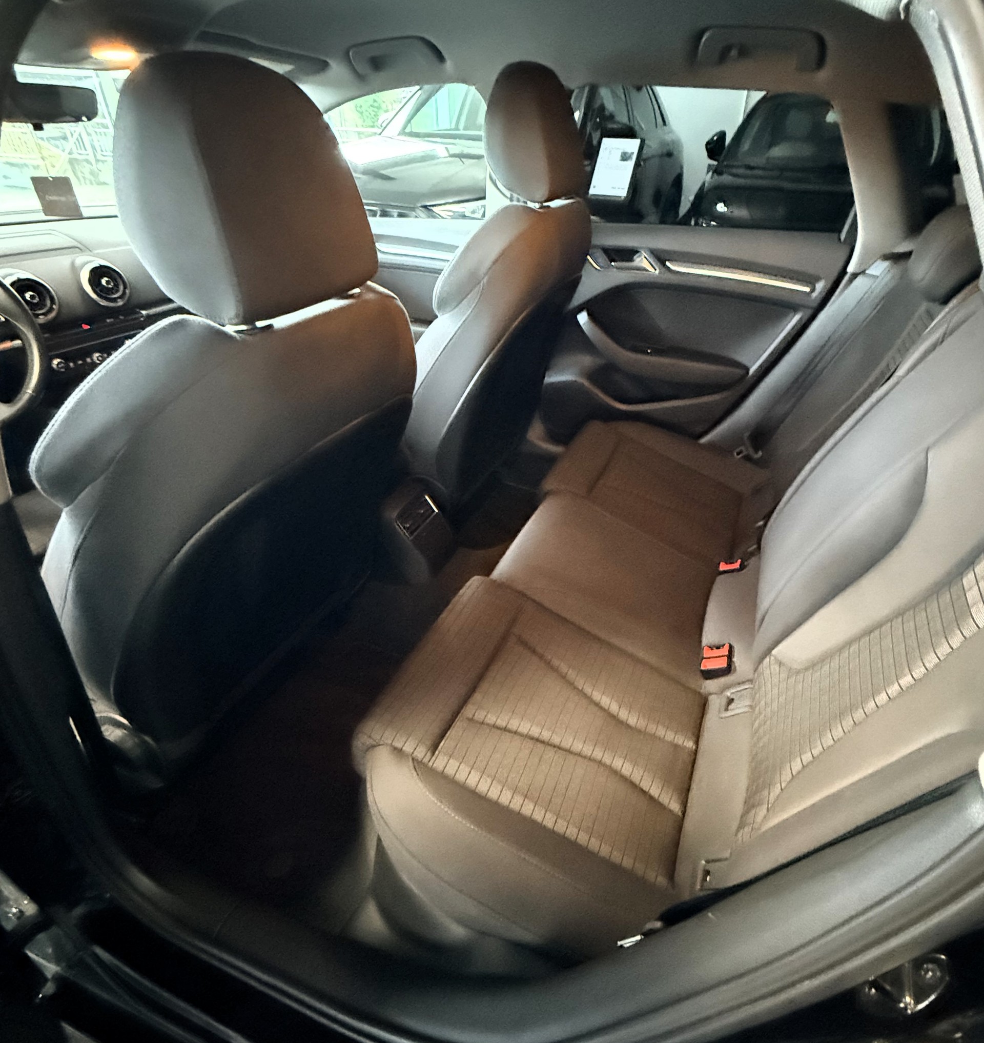 AUDI A3 Sportback 2.0 TDI Sport S-tronic quattro-image-13
