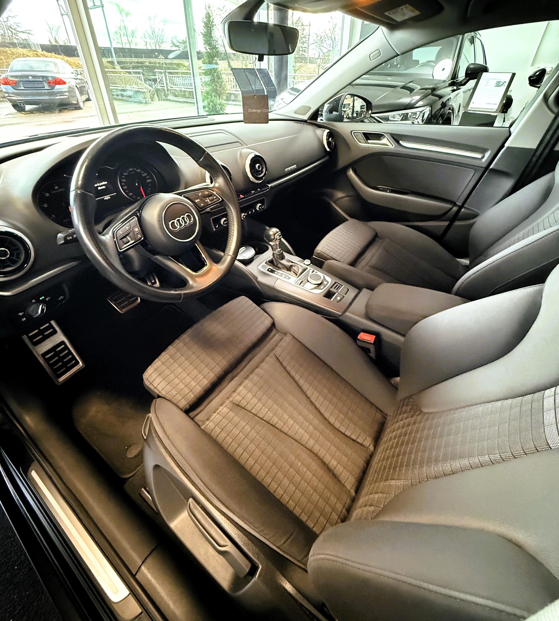 AUDI A3 Sportback 2.0 TDI Sport S-tronic quattro-image-14