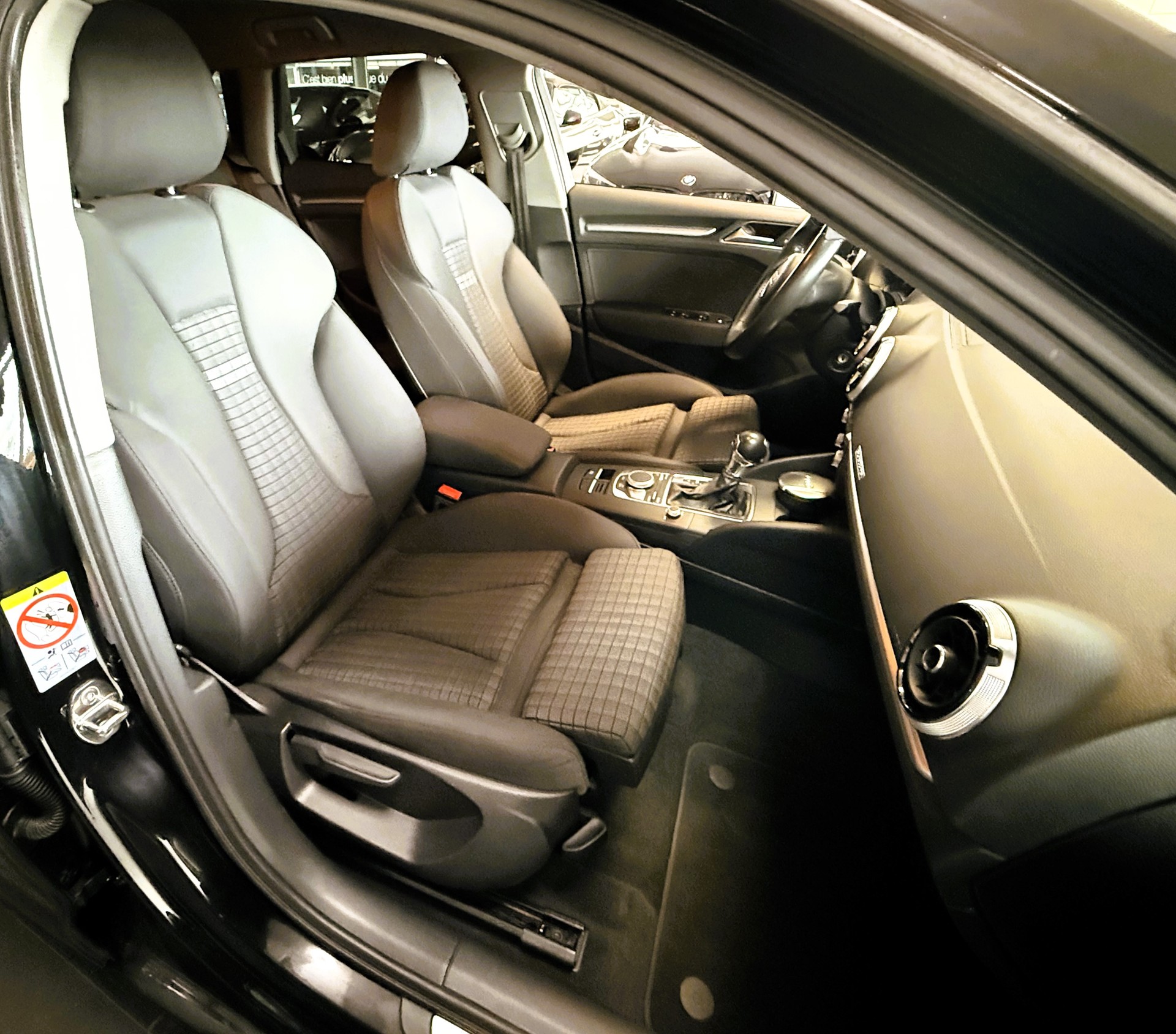 AUDI A3 Sportback 2.0 TDI Sport S-tronic quattro-image-11