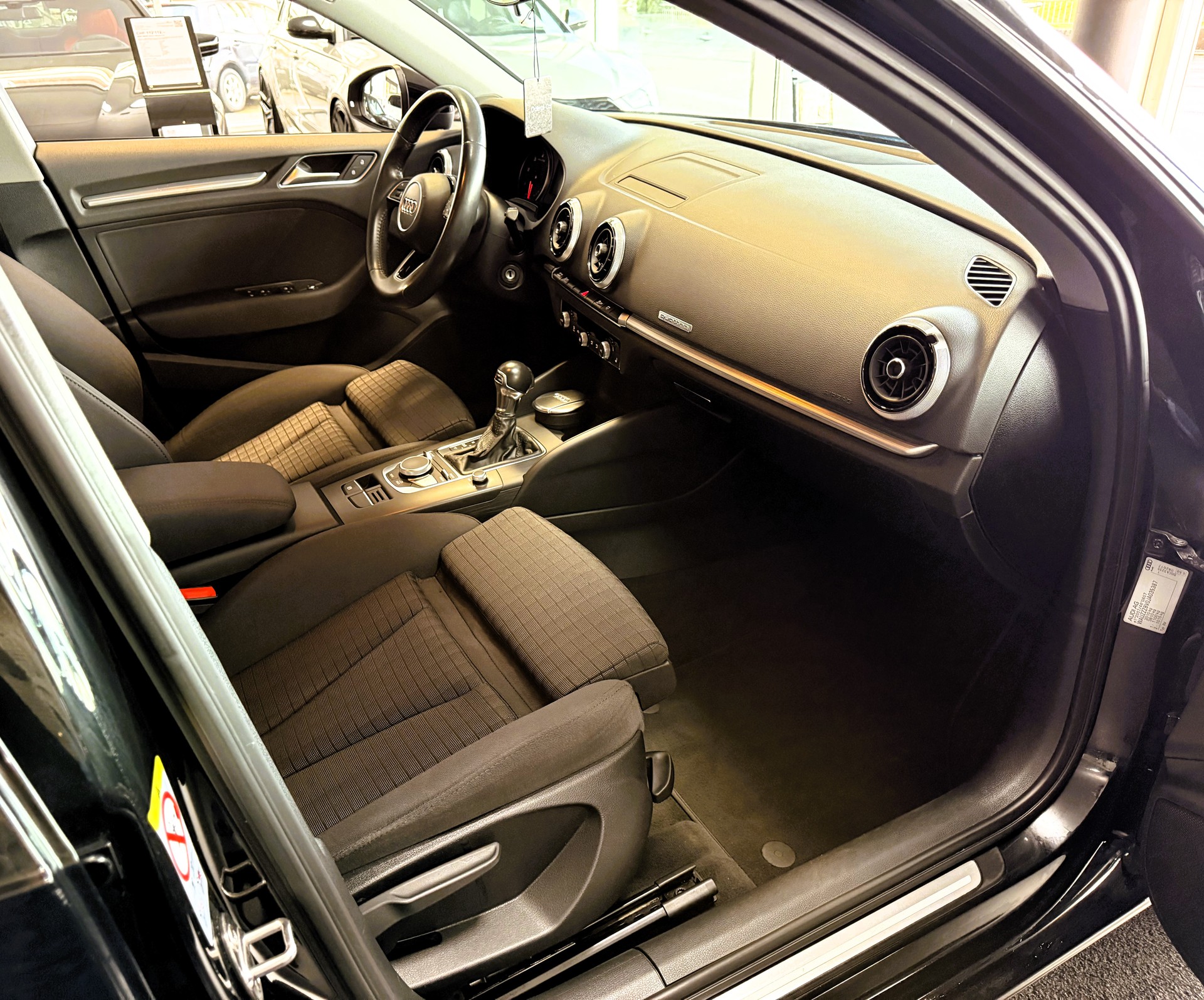 AUDI A3 Sportback 2.0 TDI Sport S-tronic quattro-image-10