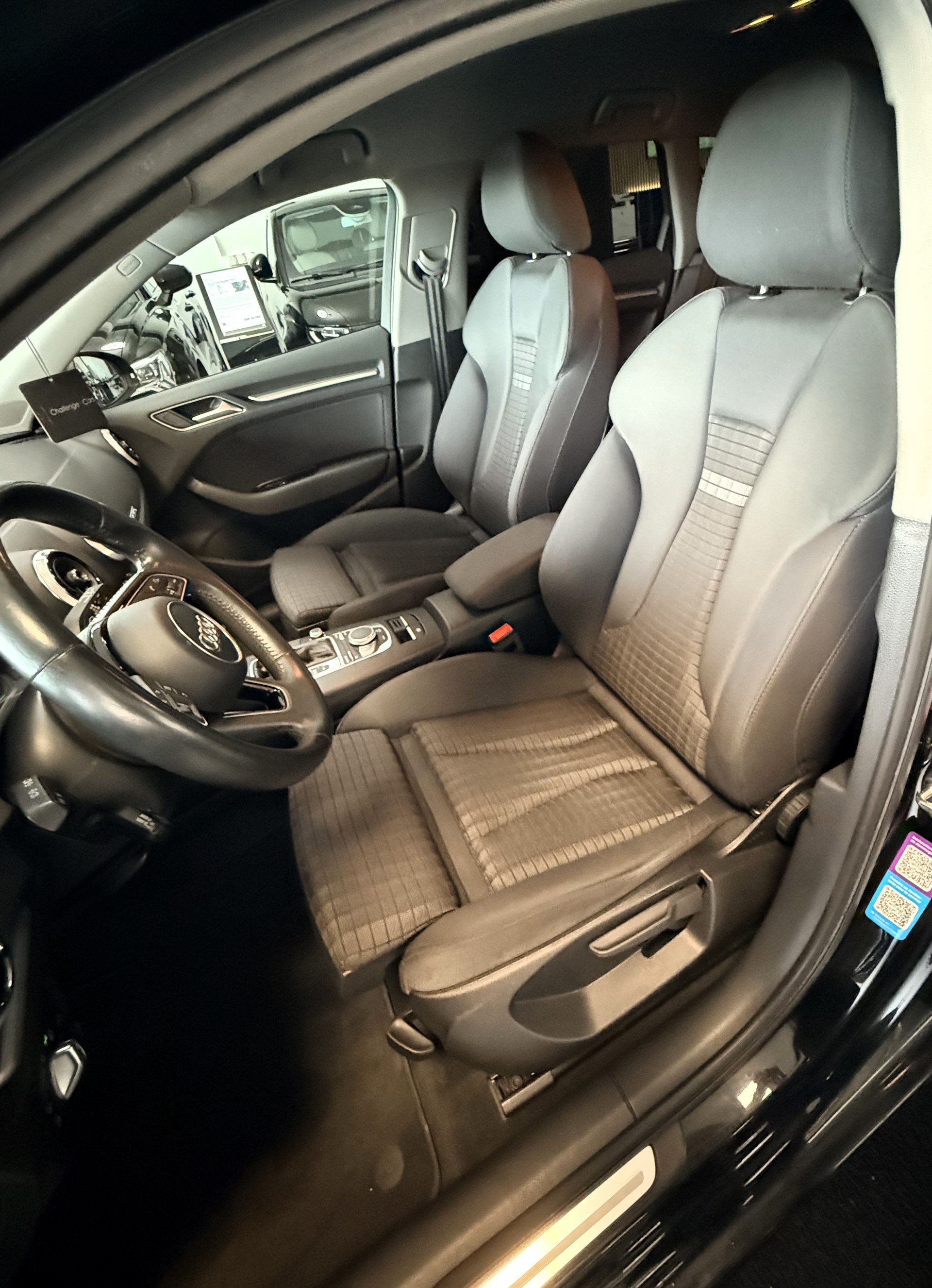 AUDI A3 Sportback 2.0 TDI Sport S-tronic quattro-image-12