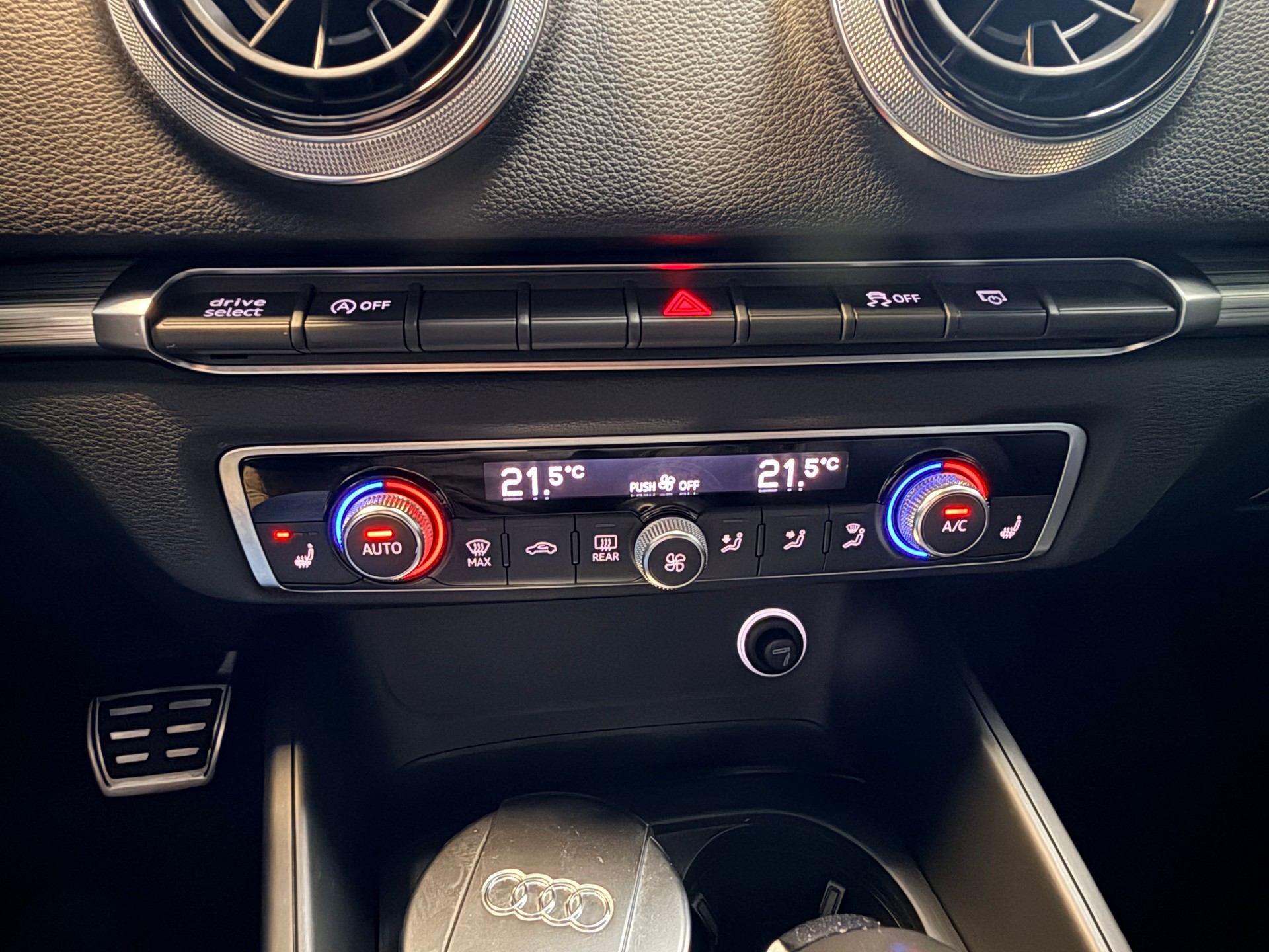 AUDI A3 Sportback 2.0 TDI Sport S-tronic quattro-image-19