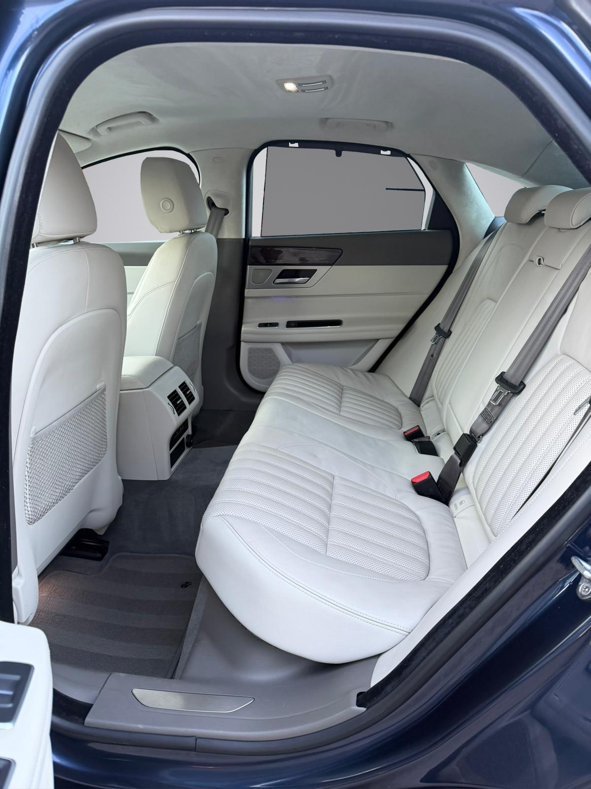JAGUAR XF 30d Portfolio Automatic-image-9
