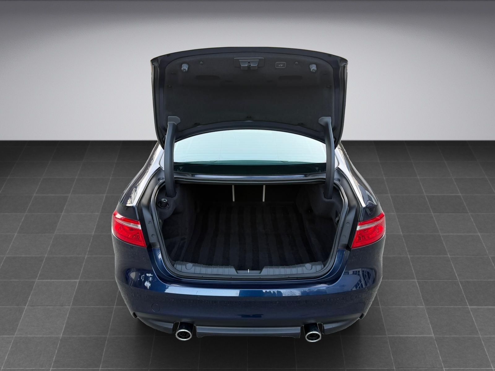 JAGUAR XF 30d Portfolio Automatic-image-16