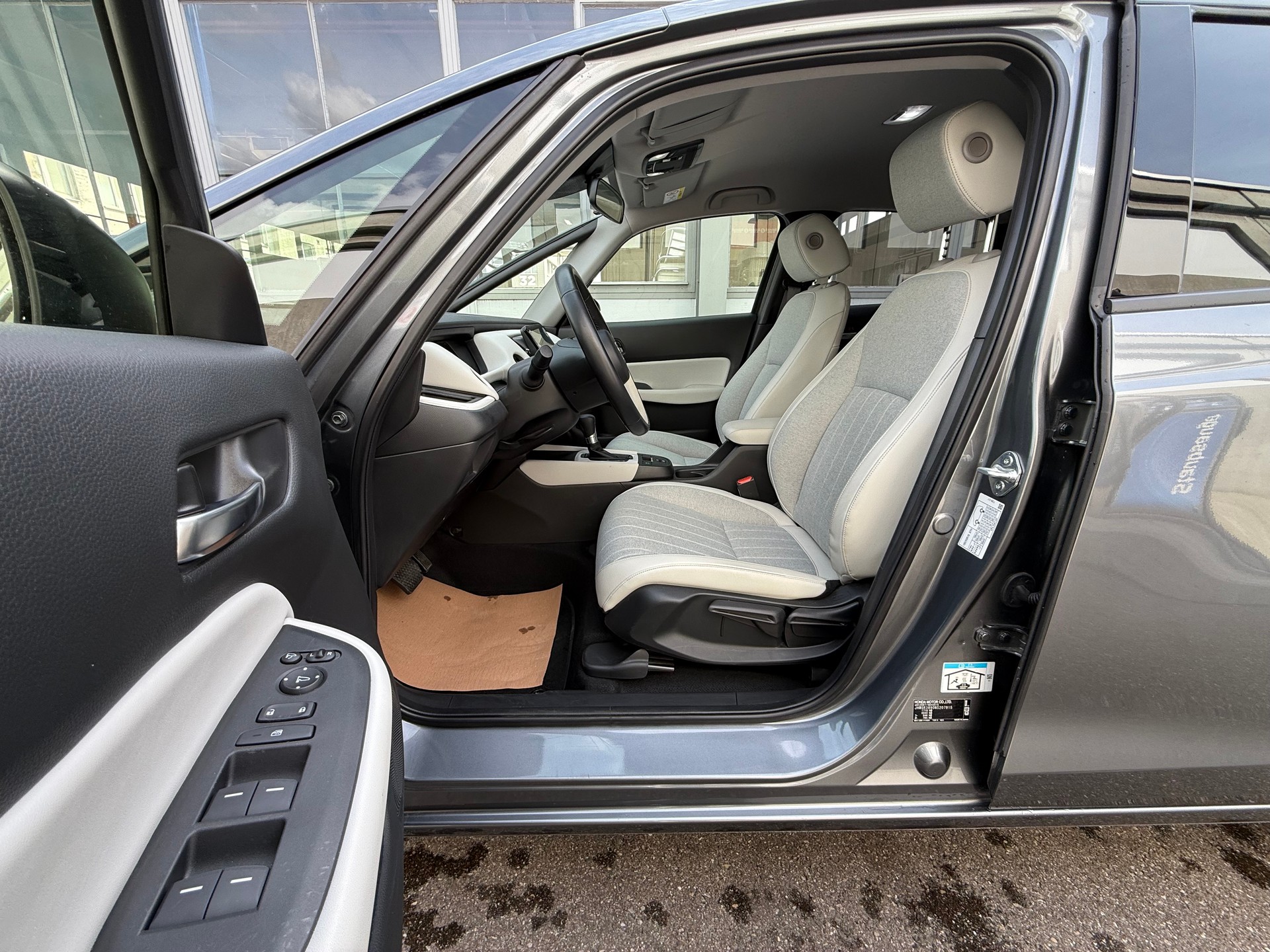HONDA Jazz 1.5i-MMD Executive E-CVT *Aus erster 1st. Hand Fahrzeug *Frisch ab MFK *8 Fach bereift *Automat *Voll-Hybrid-image-8