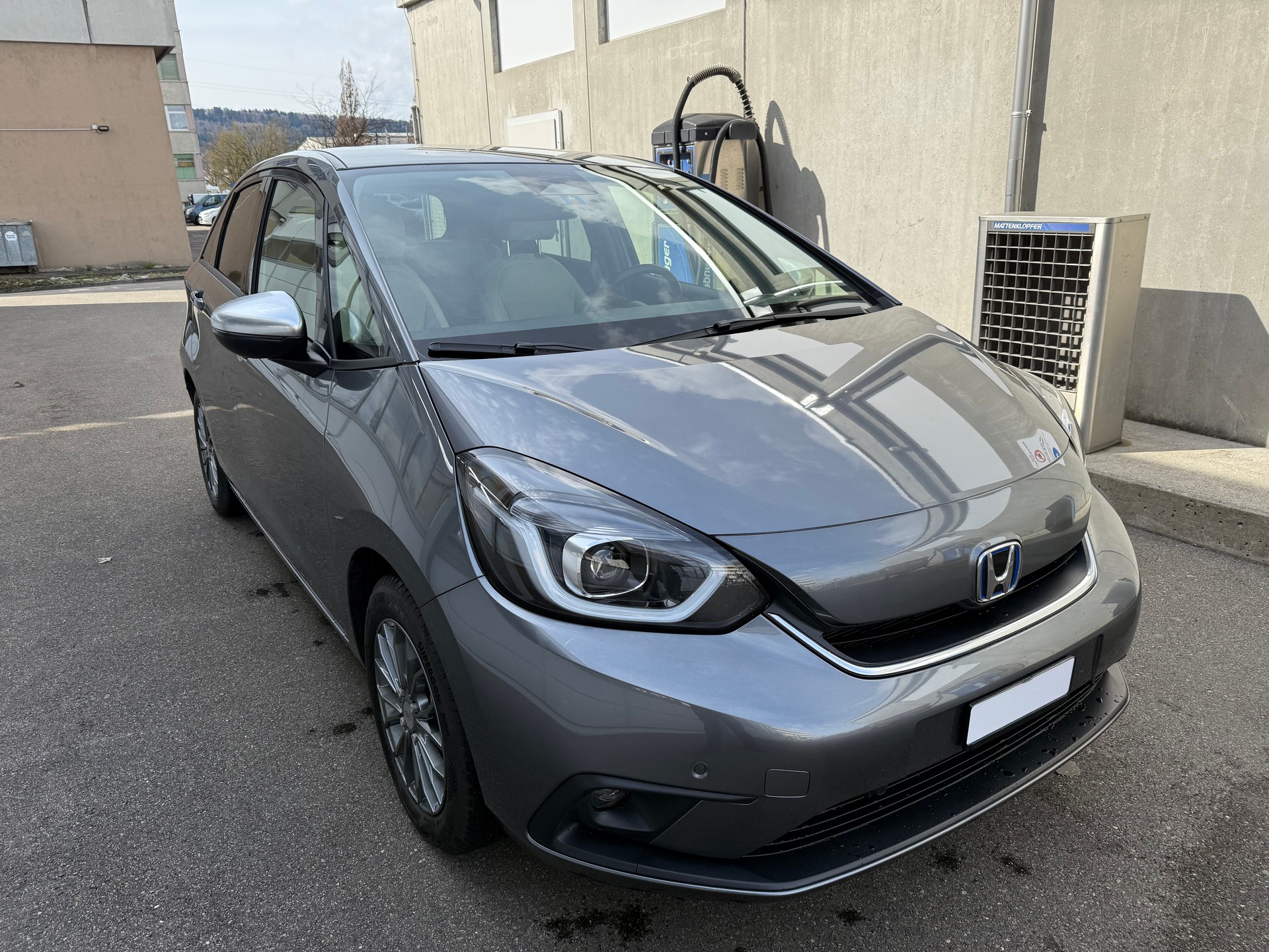 HONDA Jazz 1.5i-MMD Executive E-CVT *Aus erster 1st. Hand Fahrzeug *Frisch ab MFK *8 Fach bereift *Automat *Voll-Hybrid-image-1