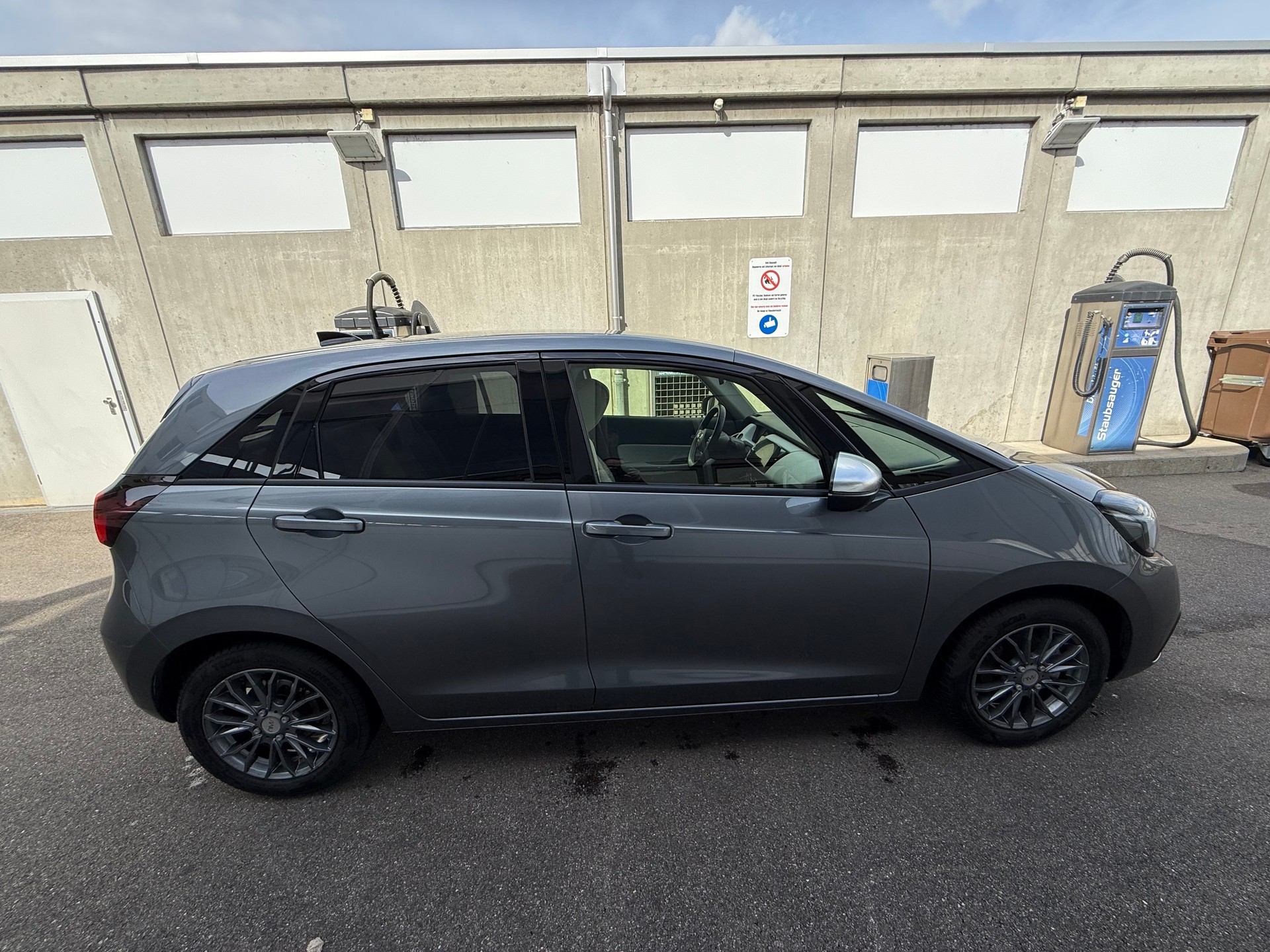 HONDA Jazz 1.5i-MMD Executive E-CVT *Aus erster 1st. Hand Fahrzeug *Frisch ab MFK *8 Fach bereift *Automat *Voll-Hybrid-image-2