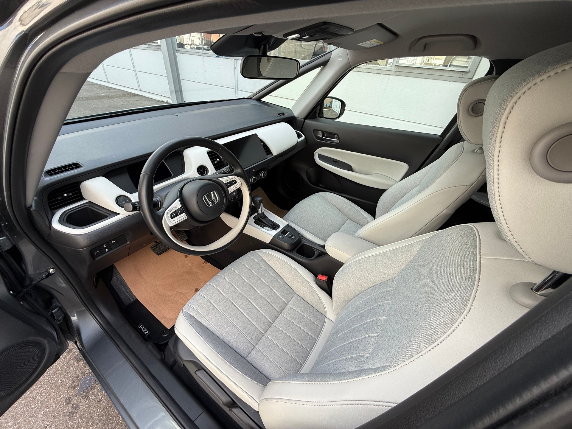 HONDA Jazz 1.5i-MMD Executive E-CVT *Aus erster 1st. Hand Fahrzeug *Frisch ab MFK *8 Fach bereift *Automat *Voll-Hybrid-image-9