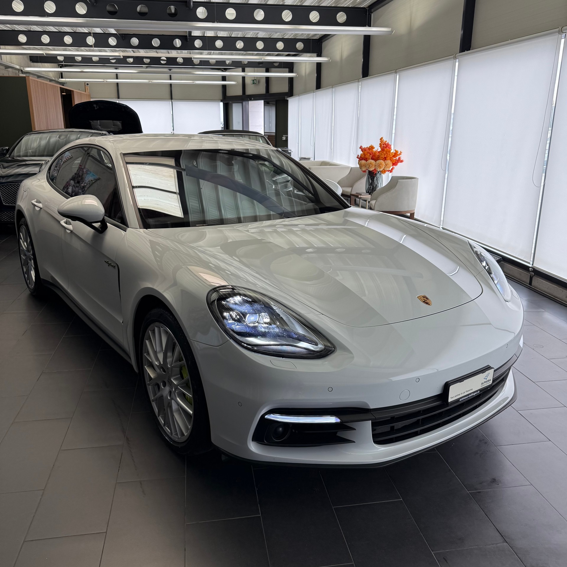 PORSCHE Panamera 2.9 V6 4 E-Hybrid-showroom-element-1