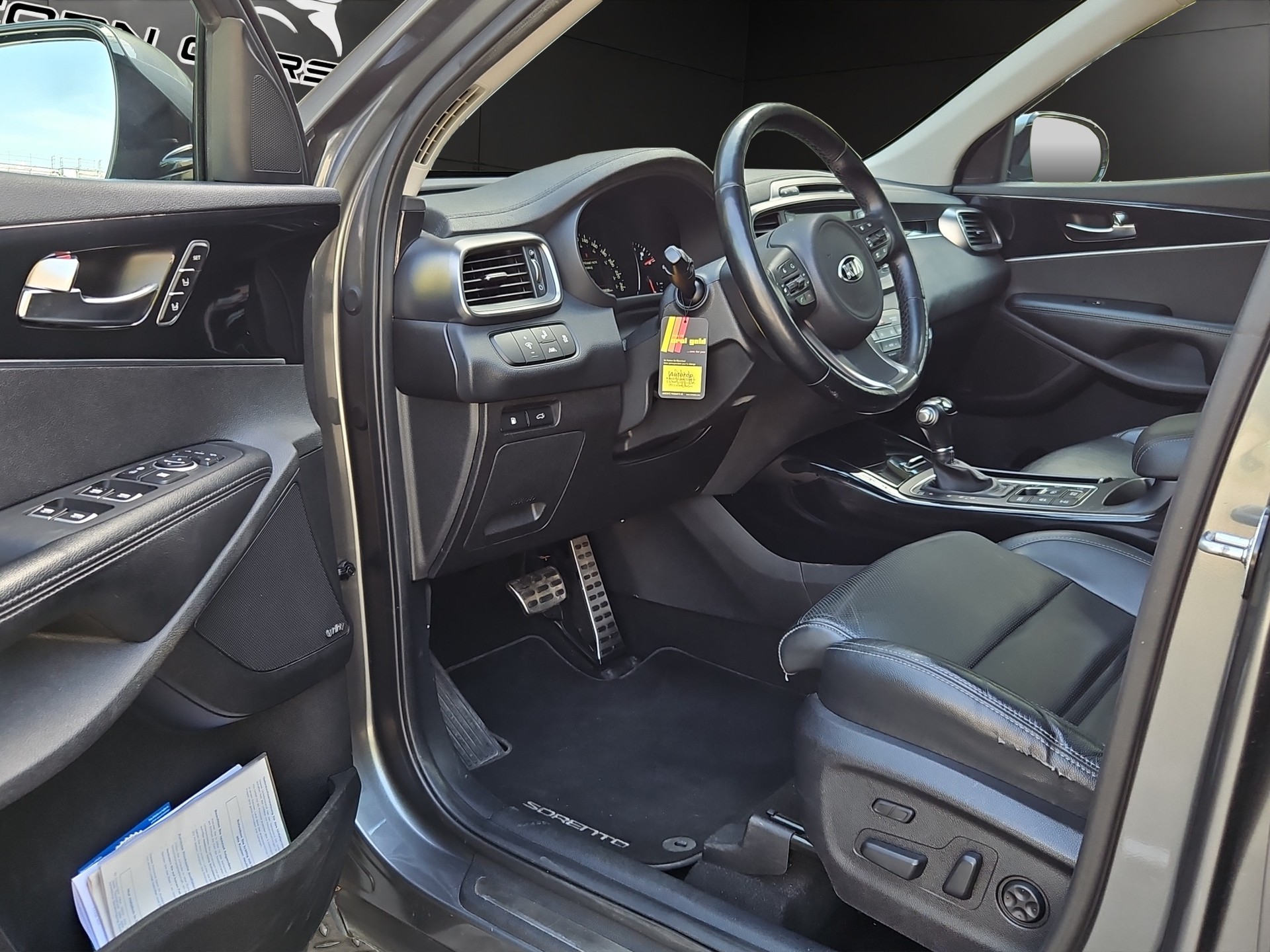 KIA Sorento 2.2 CRDI Style 7P. Automatic-image-18