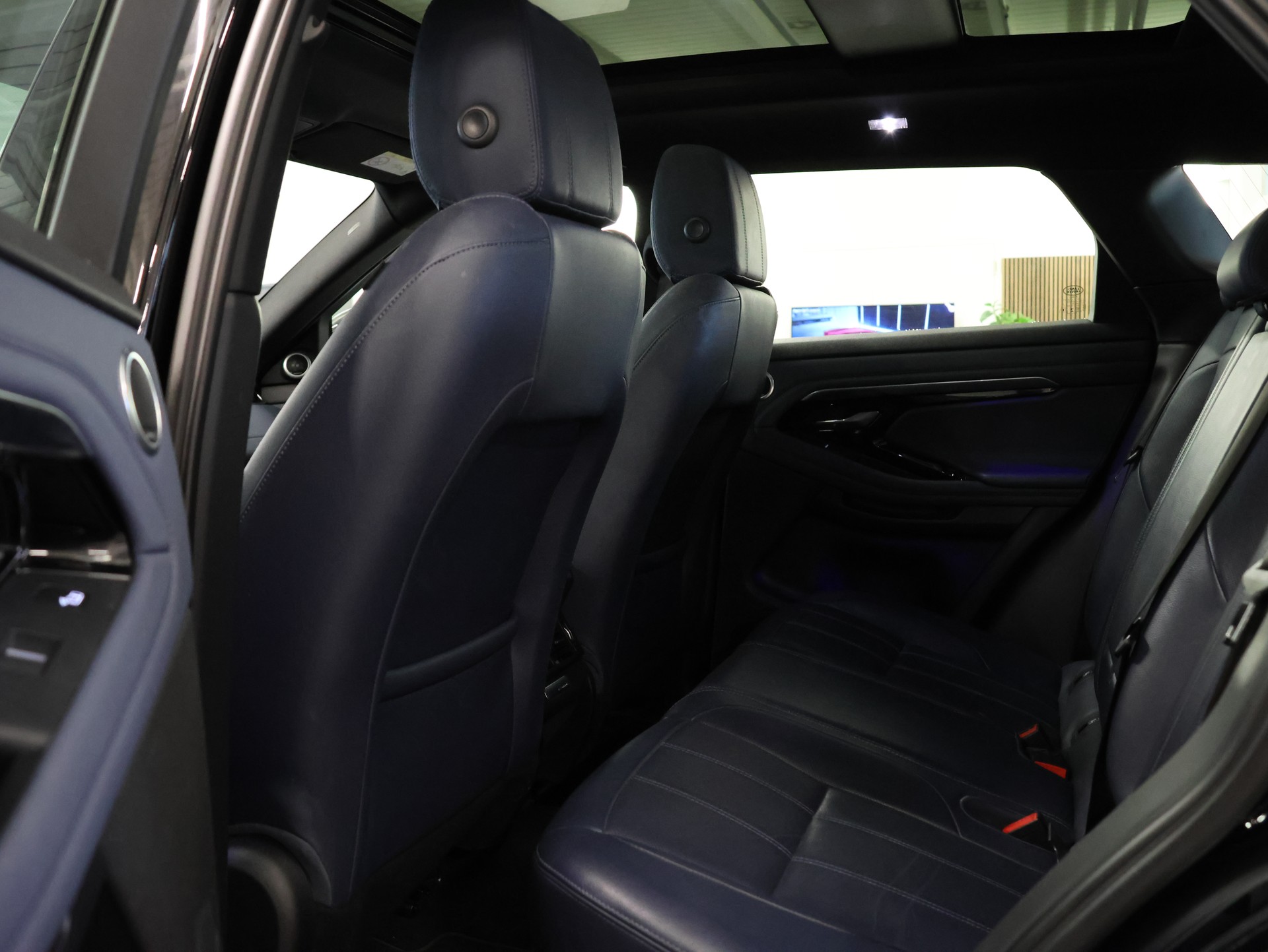 LAND ROVER Evoque 2.0 Si4 HSE Automatic *Black Edition* *360 Kamara* *Top Ausstattung*-image-17