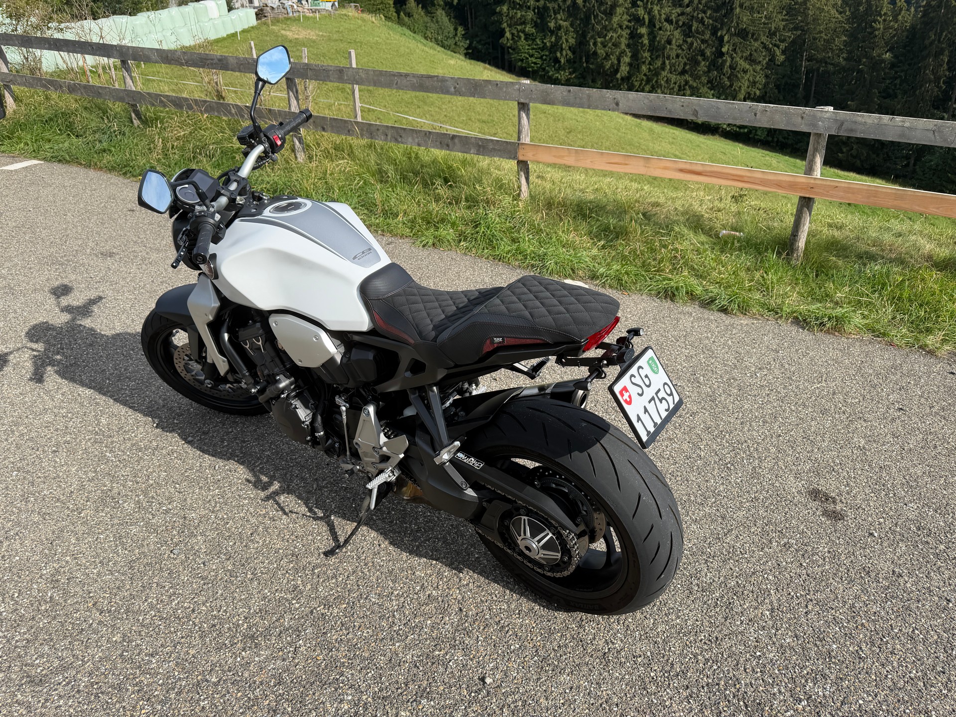 HONDA CB 1000 R ABS-image-2